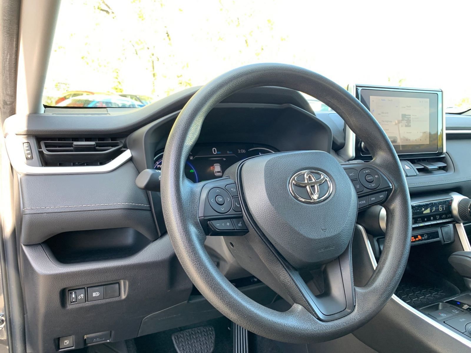 Thumbnail: 2025 Toyota RAV4 - 33