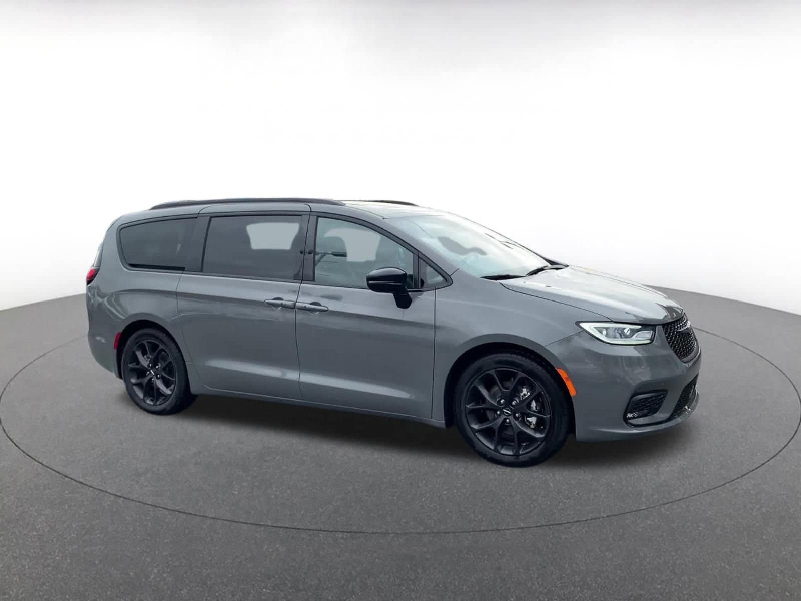 Thumbnail: 2025 Chrysler Pacifica - 2