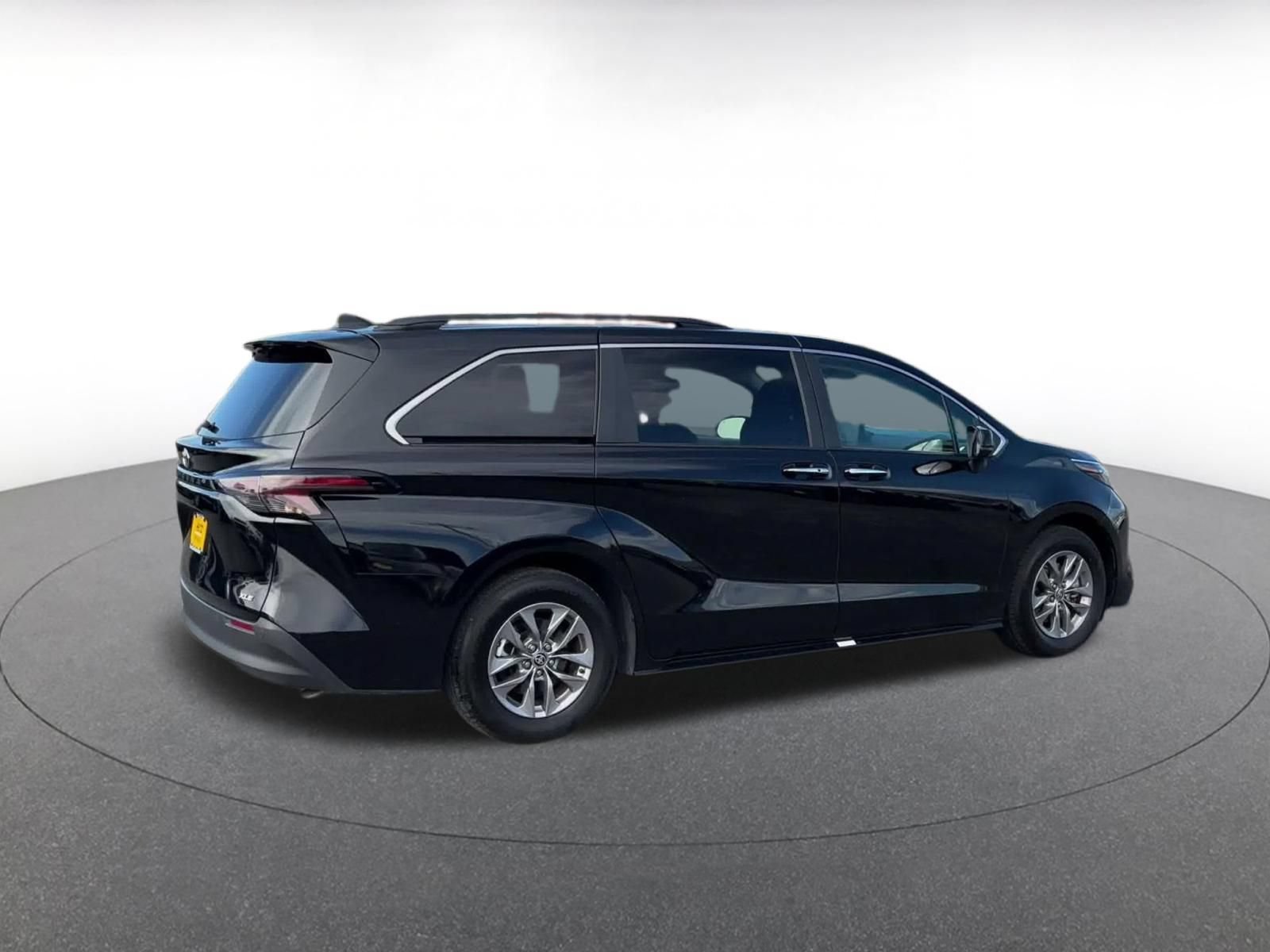 Thumbnail: 2025 Toyota Sienna - 14