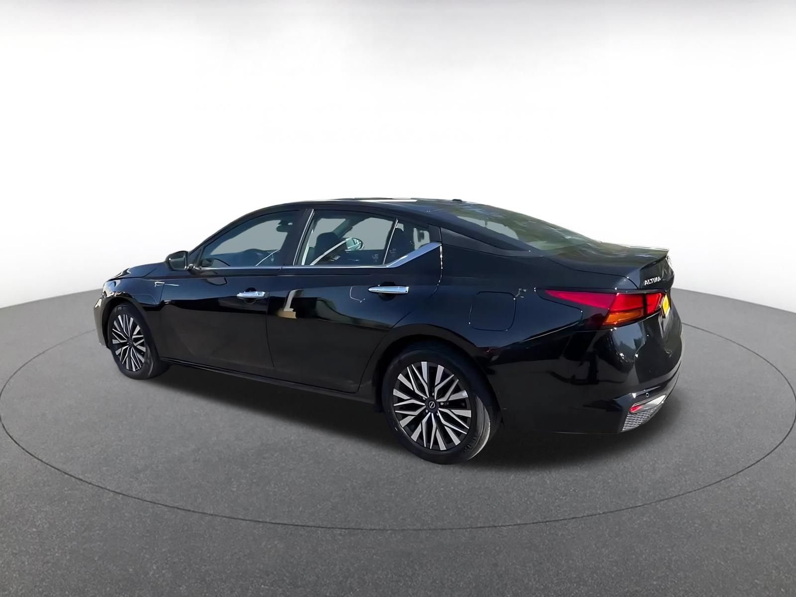 Thumbnail: 2025 Nissan Altima - 8