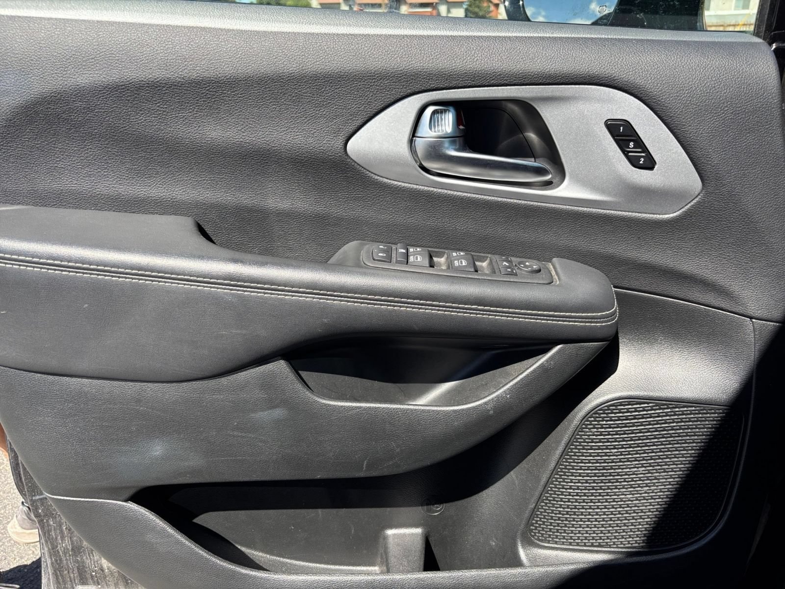 Thumbnail: 2025 Chrysler Pacifica - 18