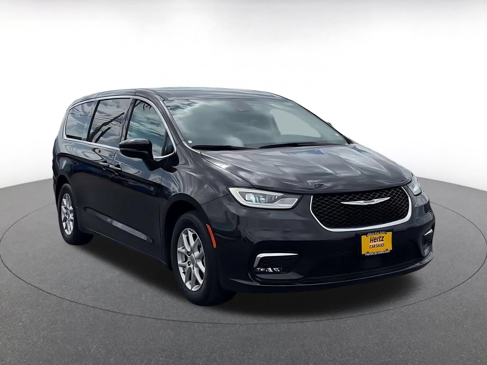Thumbnail: 2024 Chrysler Pacifica - 3