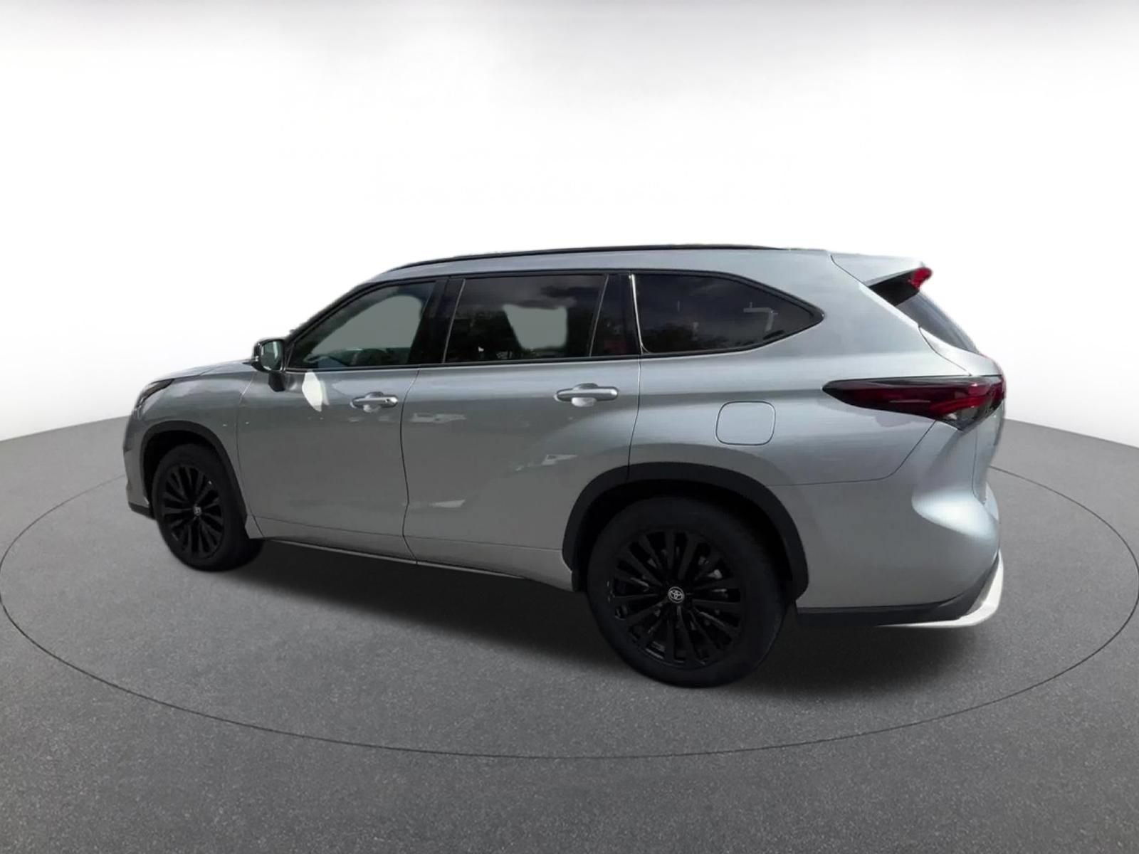 Thumbnail: 2025 Toyota Highlander - 10