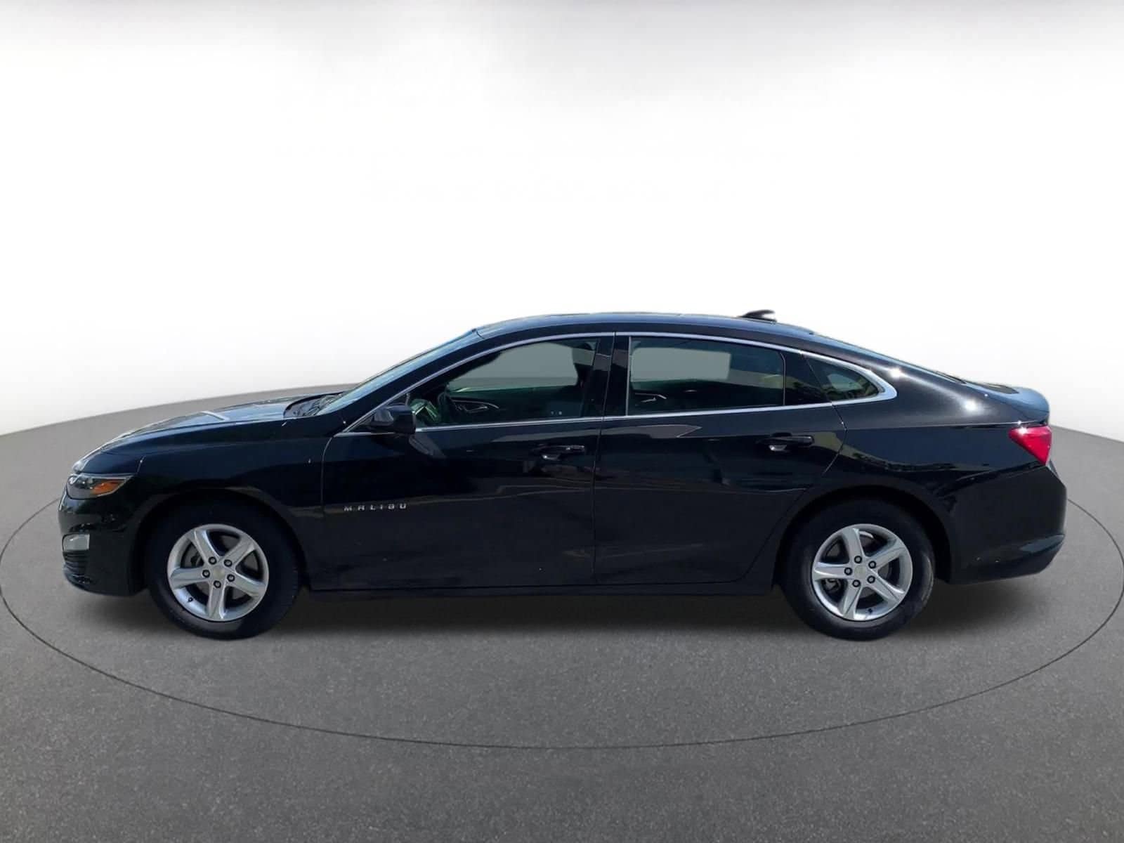 Thumbnail: 2023 Chevrolet Malibu - 8