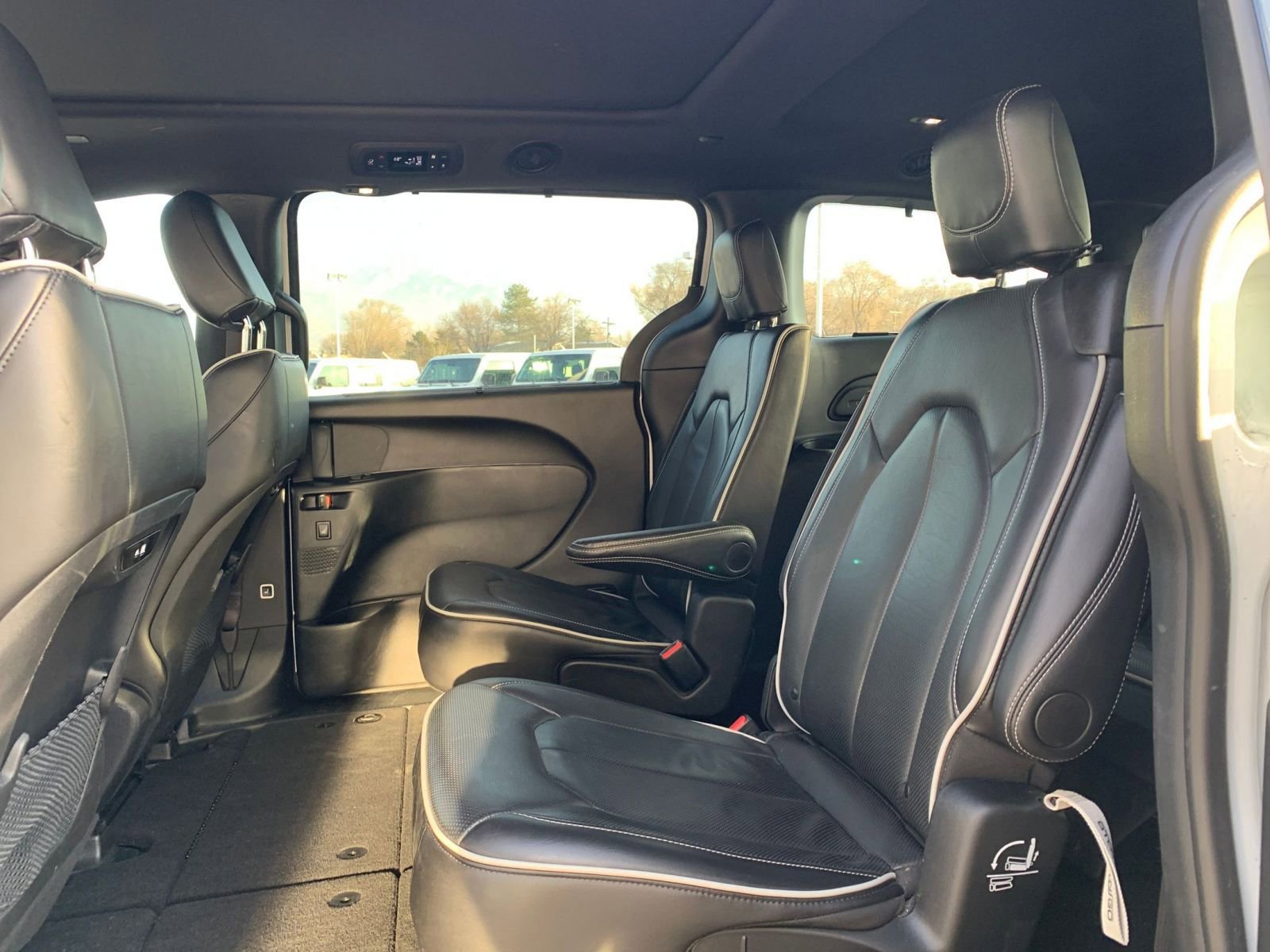 Thumbnail: 2025 Chrysler Pacifica - 29