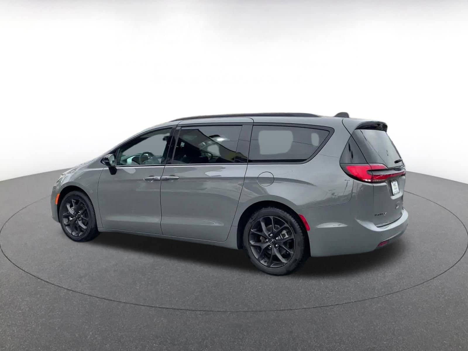 Thumbnail: 2025 Chrysler Pacifica - 10