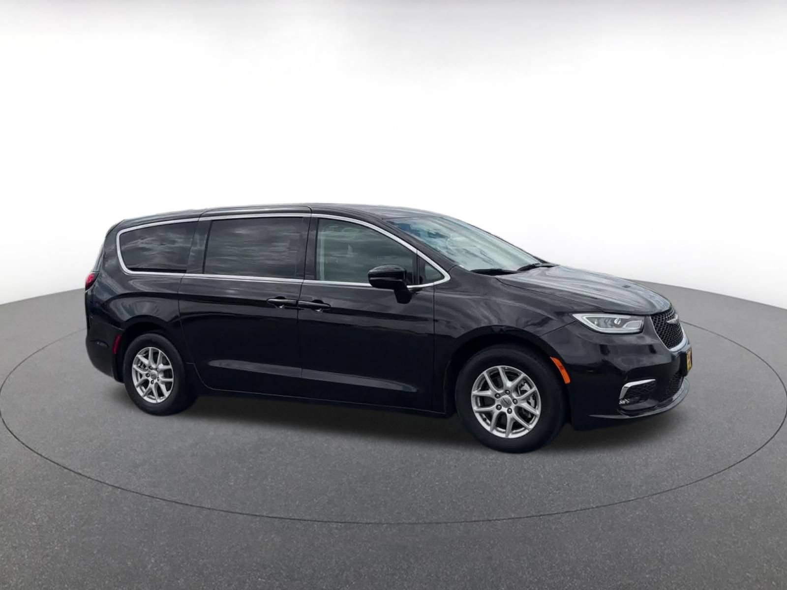 Thumbnail: 2024 Chrysler Pacifica - 2
