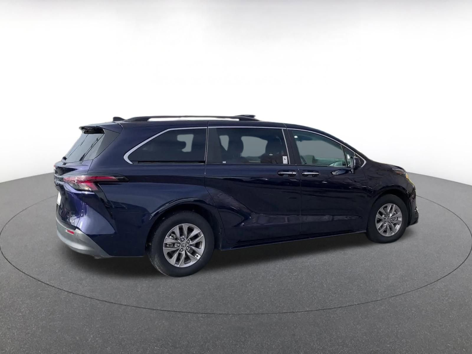 Thumbnail: 2025 Toyota Sienna - 15
