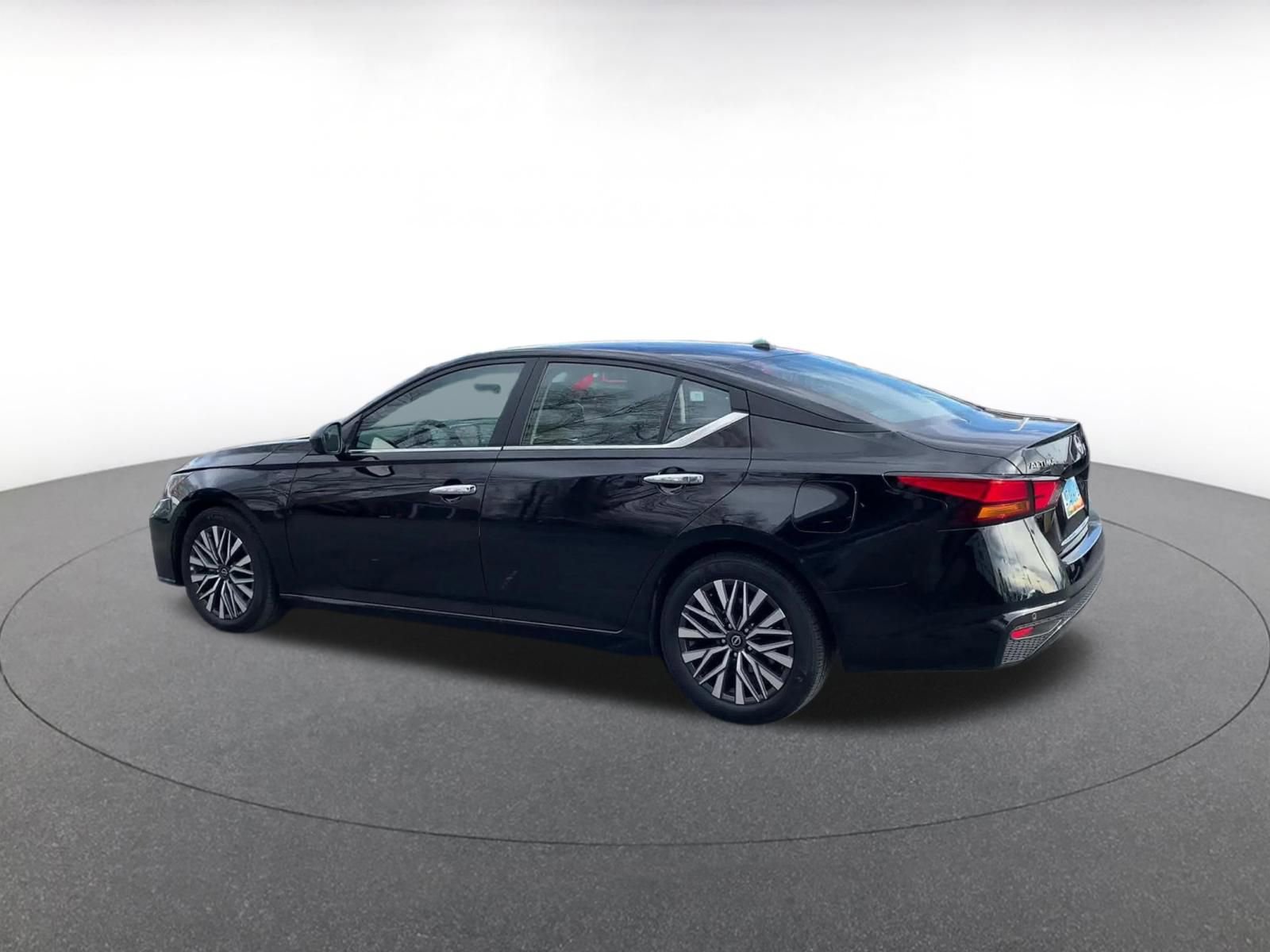 Thumbnail: 2025 Nissan Altima - 10