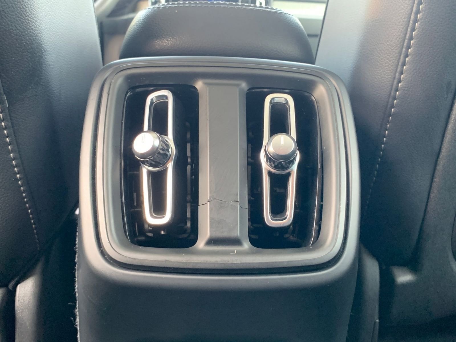 Thumbnail: 2024 Volvo XC40 - 24