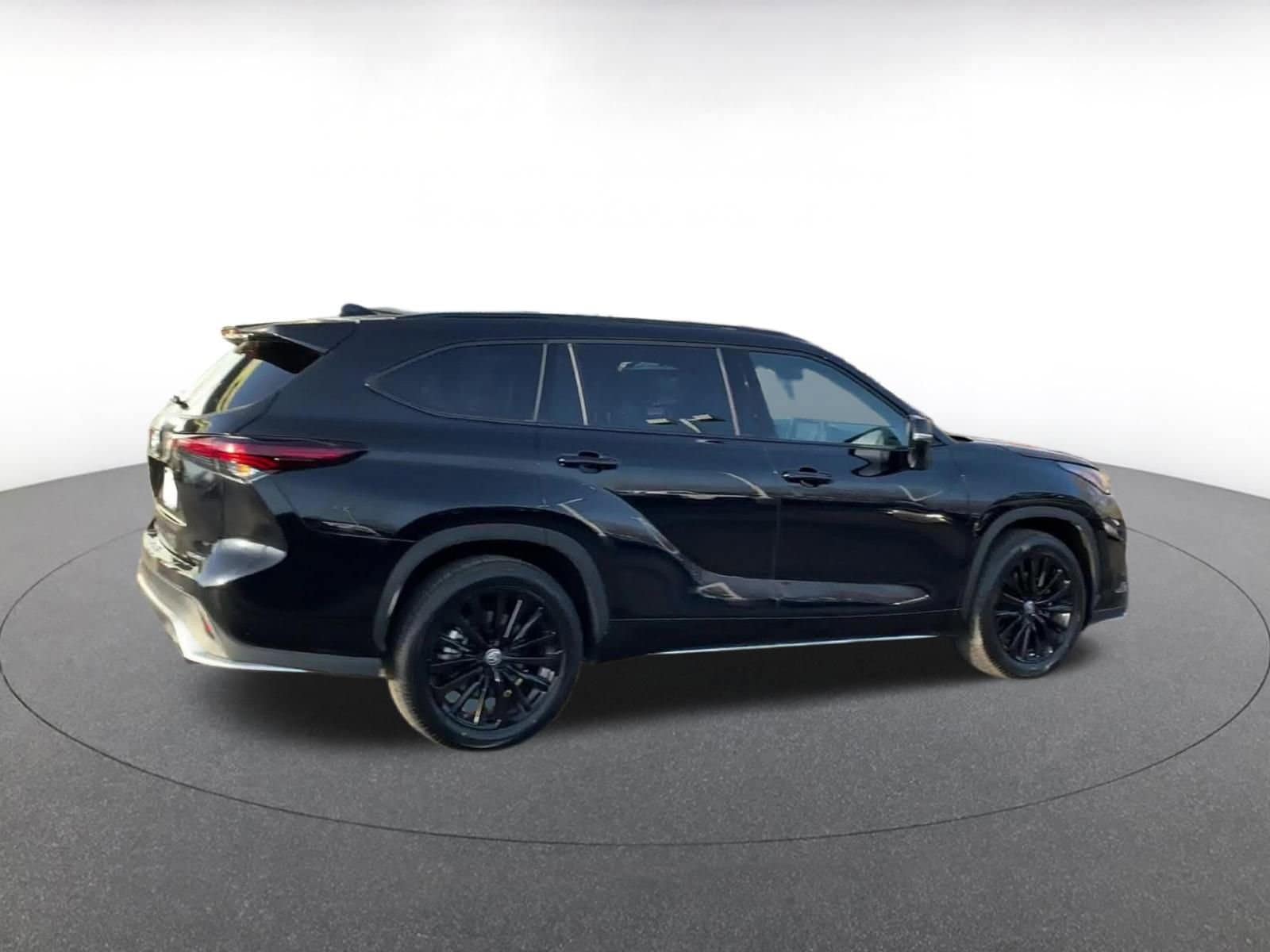 Thumbnail: 2025 Toyota Highlander - 15