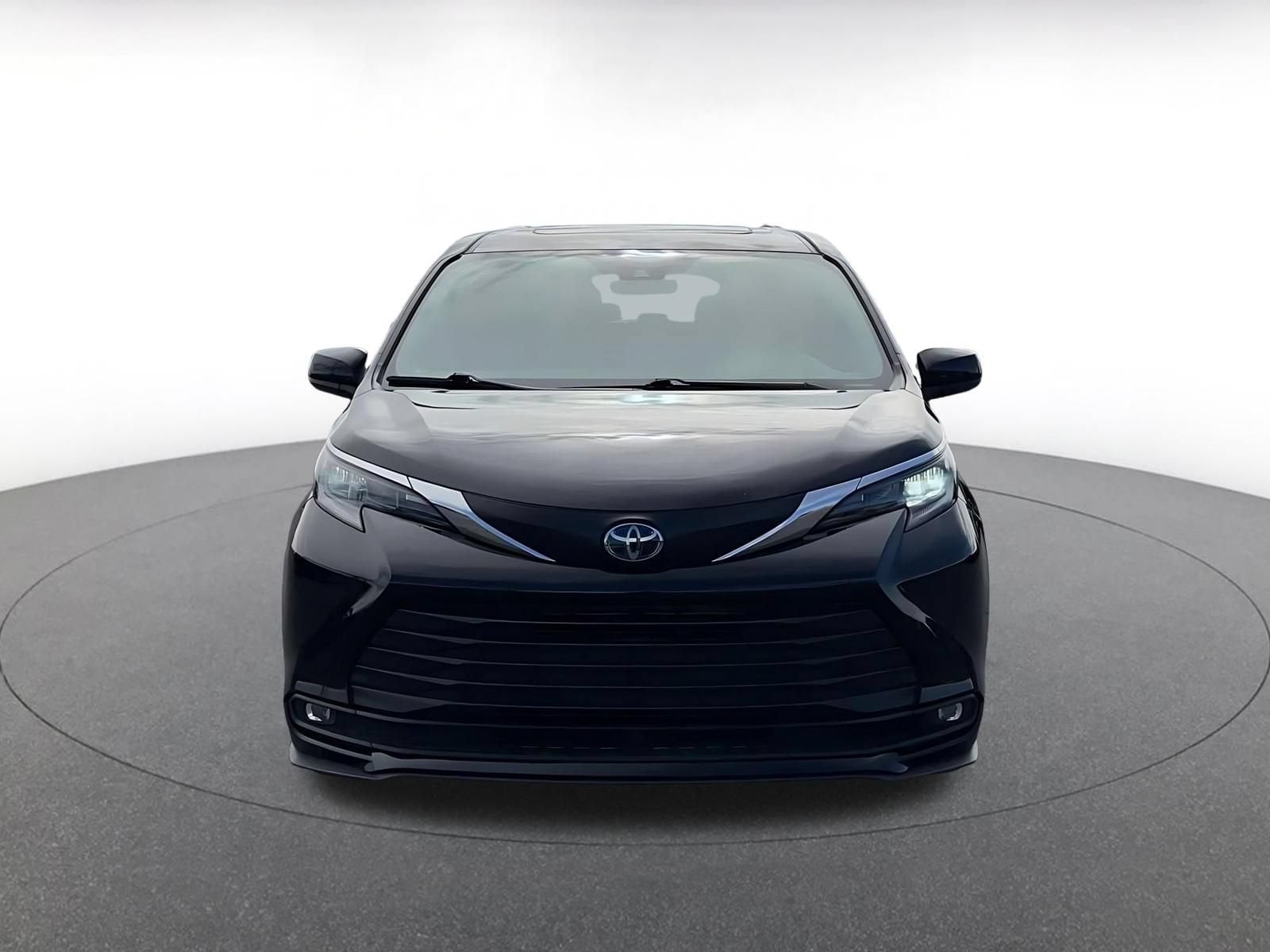 Thumbnail: 2025 Toyota Sienna - 4