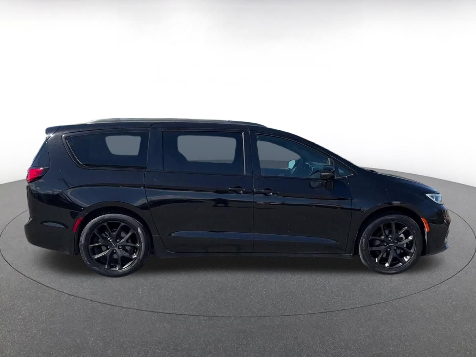 Thumbnail: 2025 Chrysler Pacifica - 15