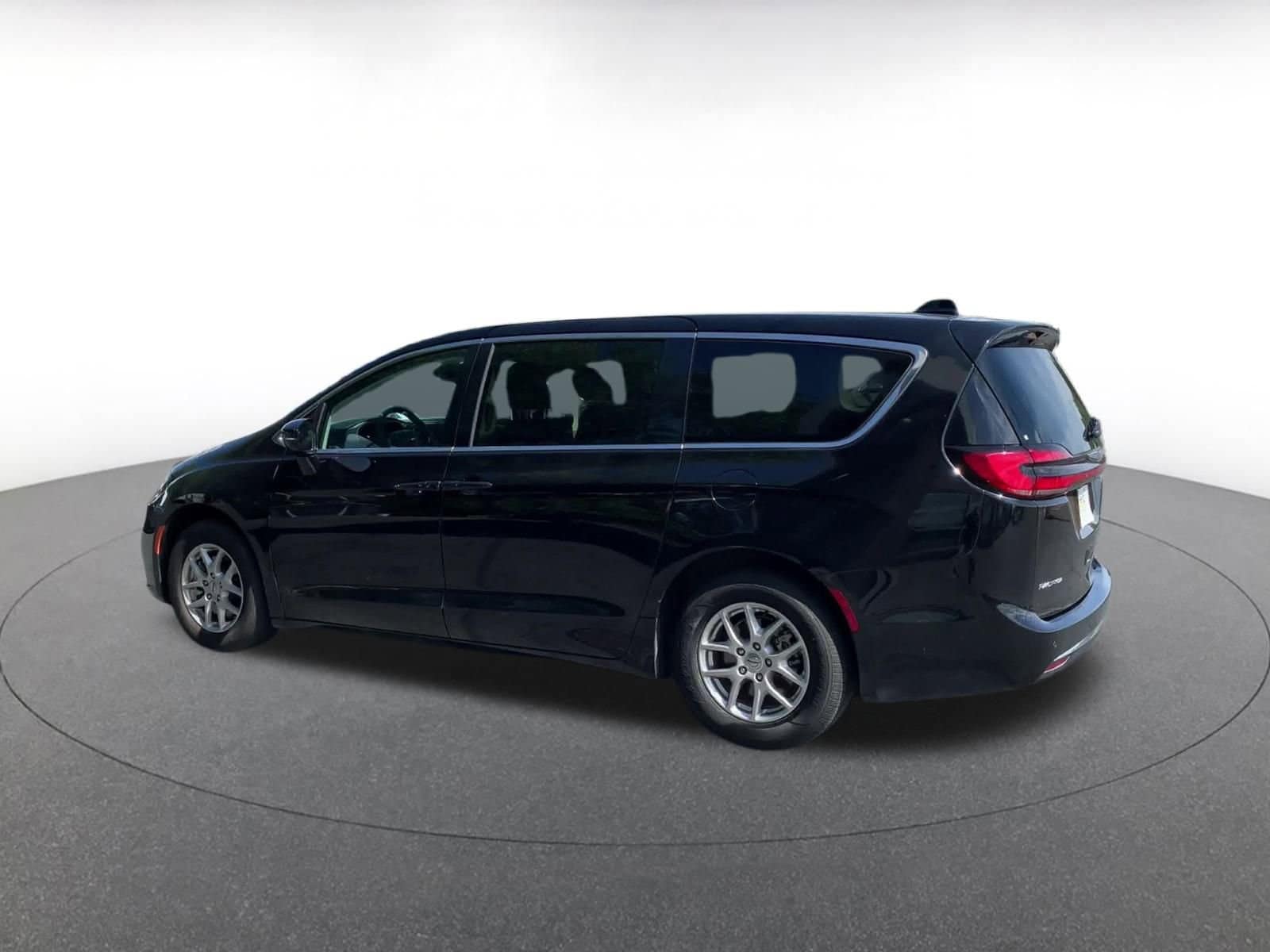 Thumbnail: 2024 Chrysler Pacifica - 10