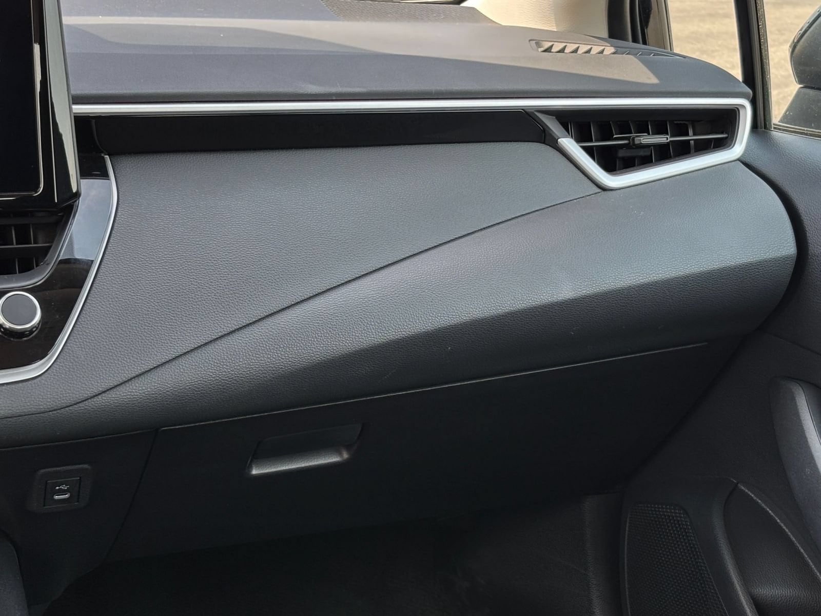 Thumbnail: 2025 Toyota Corolla - 33