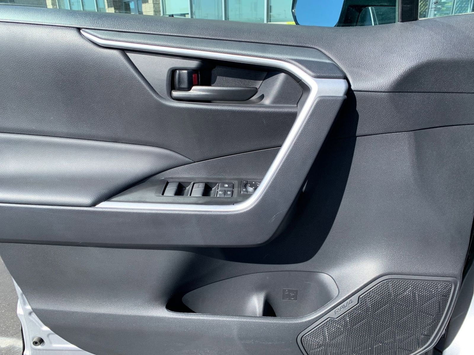 Thumbnail: 2025 Toyota RAV4 - 20