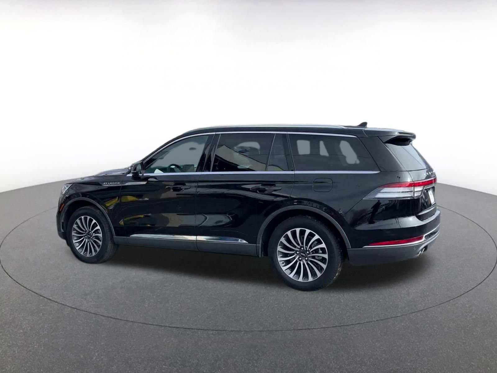 Thumbnail: 2024 Lincoln Aviator - 10