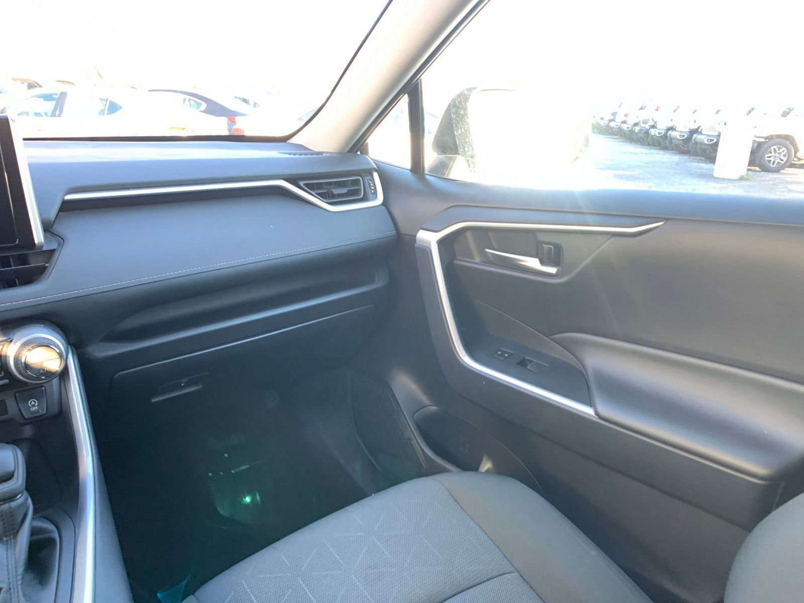 Thumbnail: 2025 Toyota RAV4 - 35