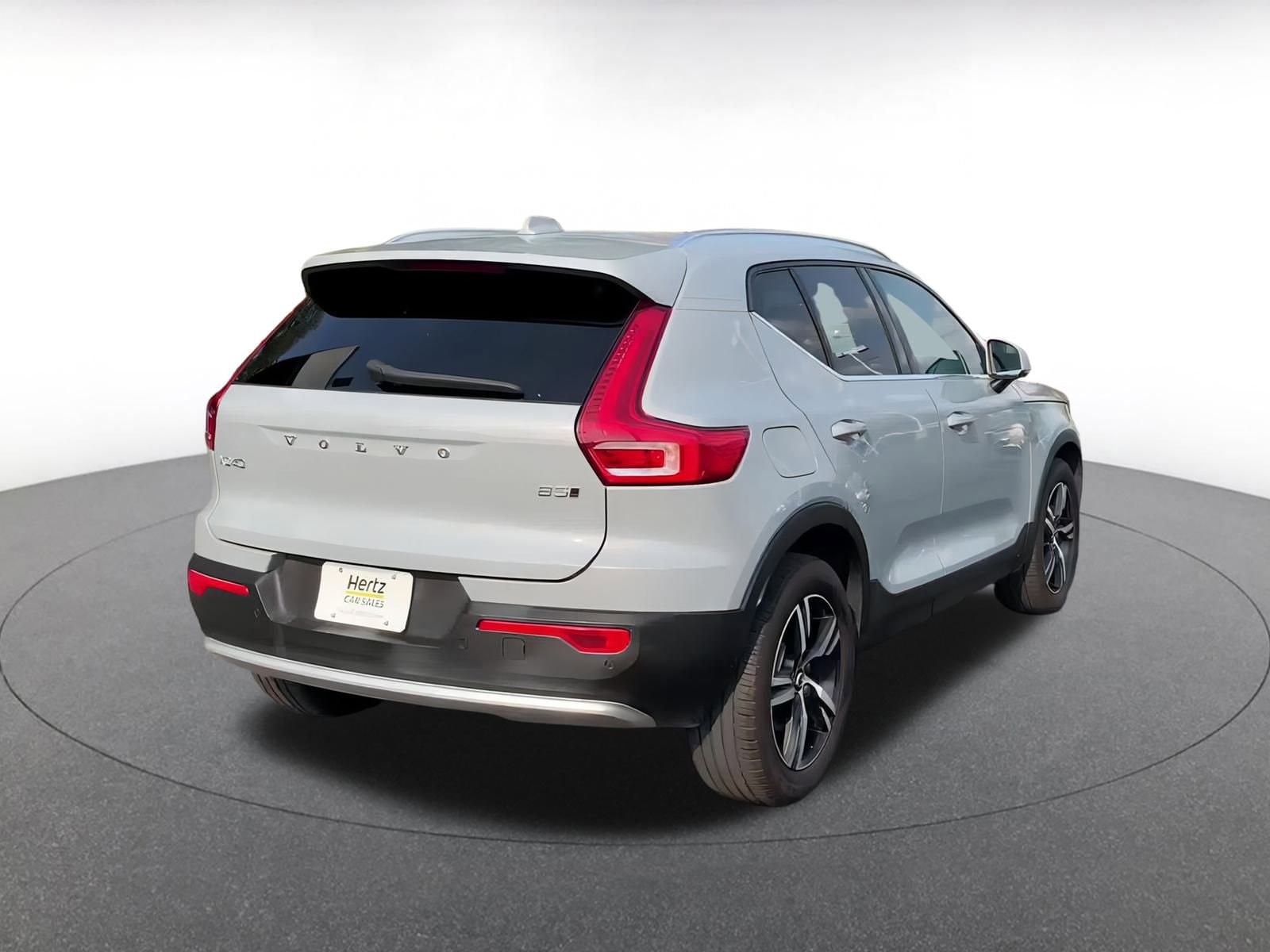 Thumbnail: 2024 Volvo XC40 - 14
