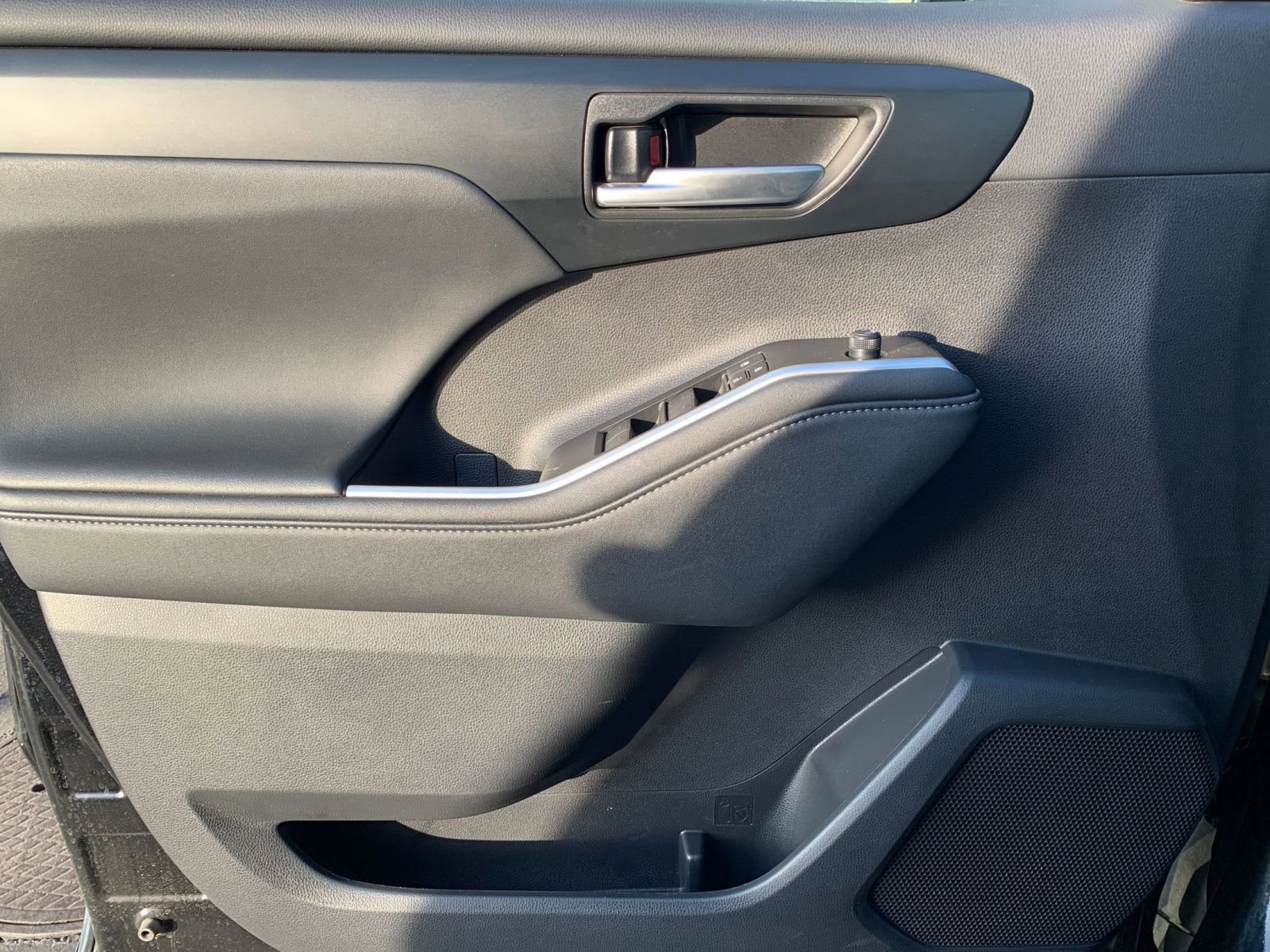 Thumbnail: 2025 Toyota Highlander - 21