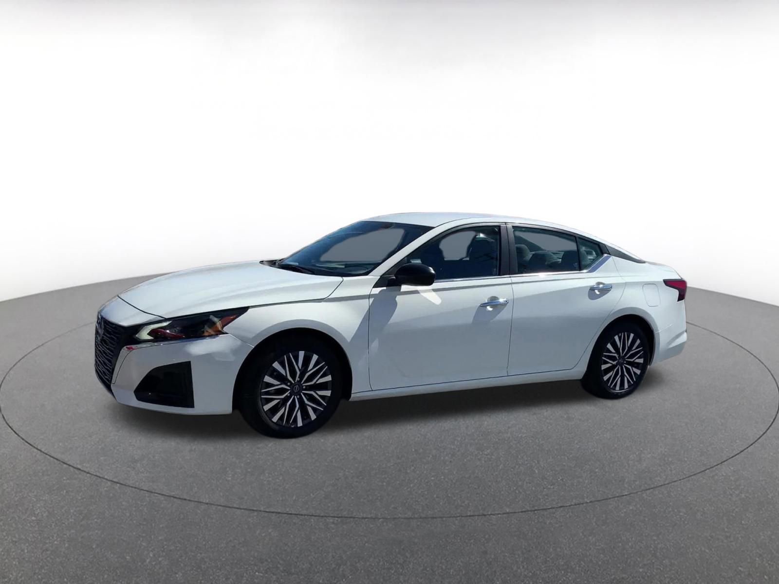 Thumbnail: 2025 Nissan Altima - 8