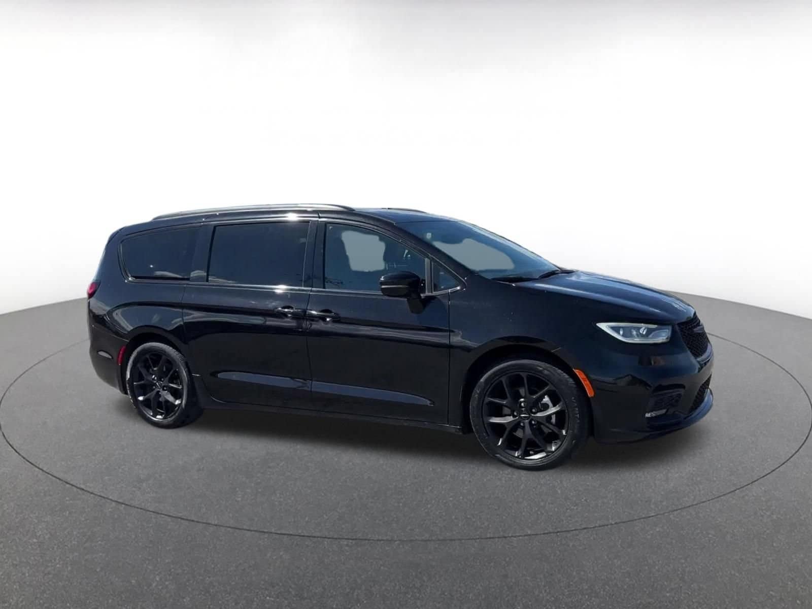 Thumbnail: 2025 Chrysler Pacifica - 2