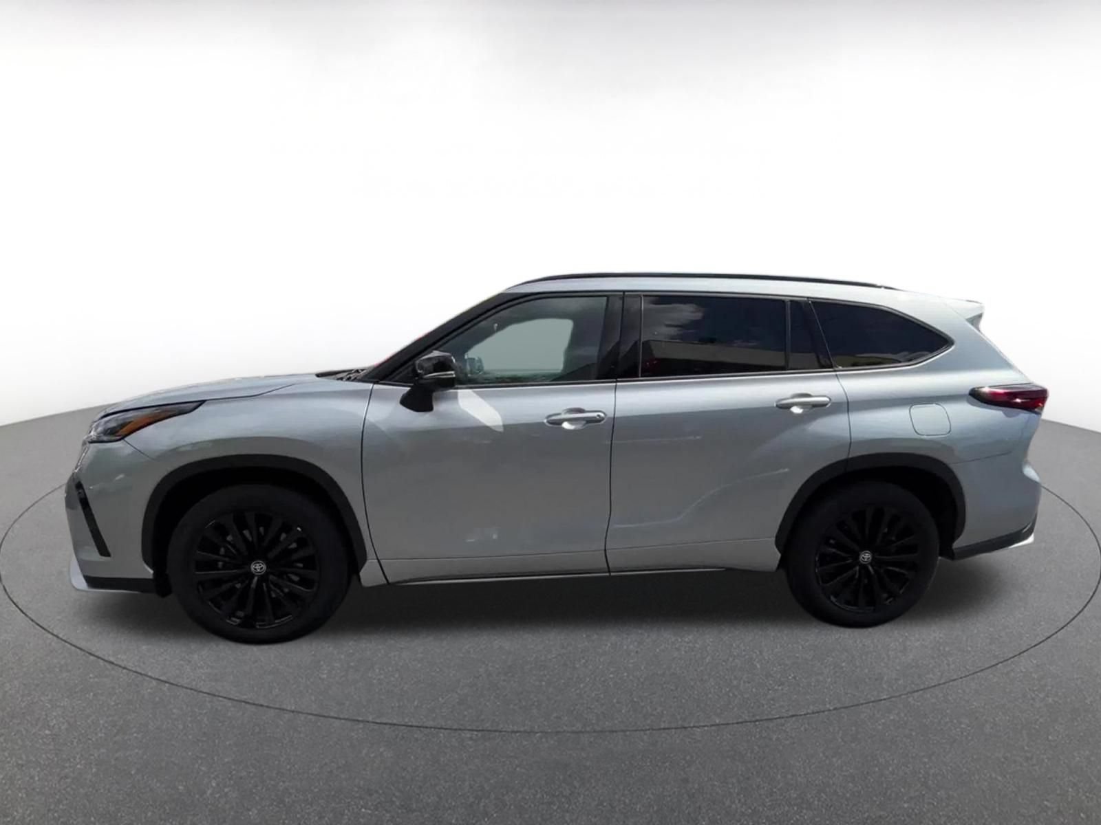 Thumbnail: 2025 Toyota Highlander - 9
