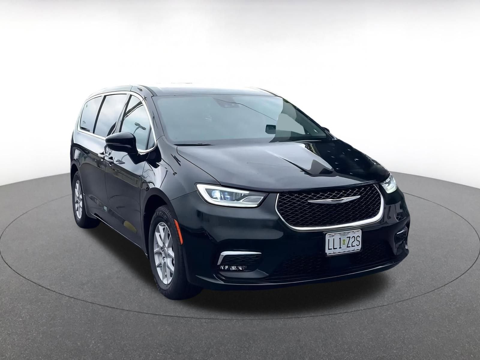 Thumbnail: 2024 Chrysler Pacifica - 3