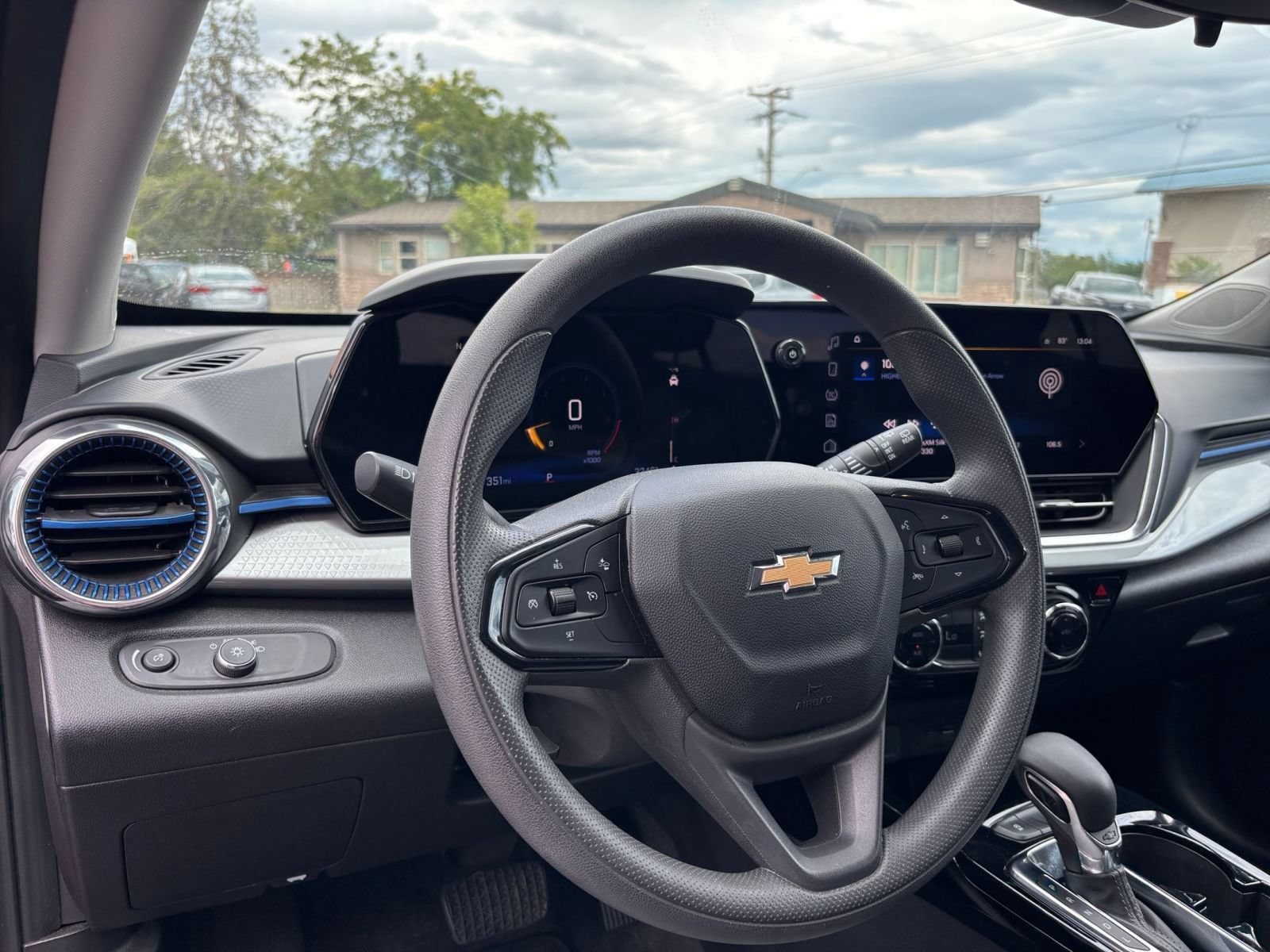 Thumbnail: 2025 Chevrolet Trax - 32