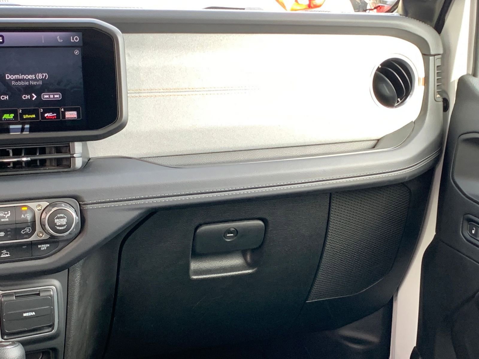 Thumbnail: 2025 Jeep Wrangler - 34