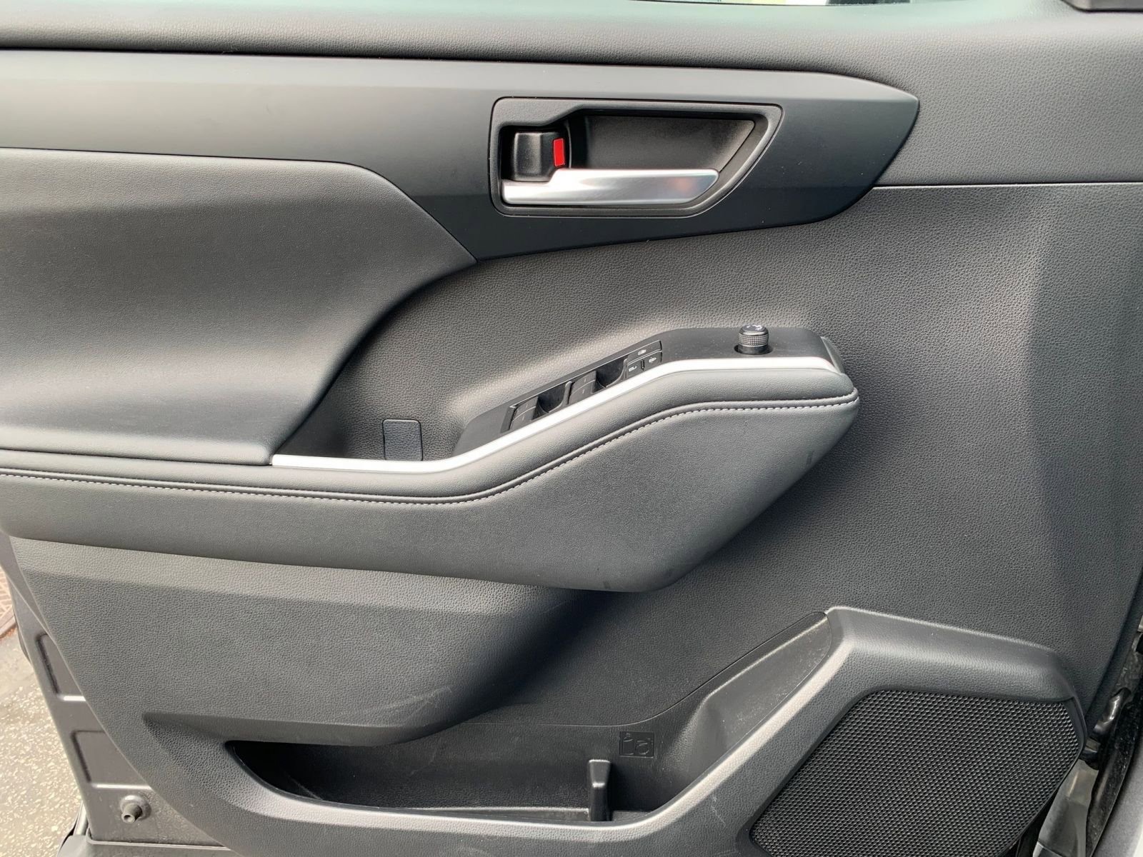 Thumbnail: 2025 Toyota Highlander - 18