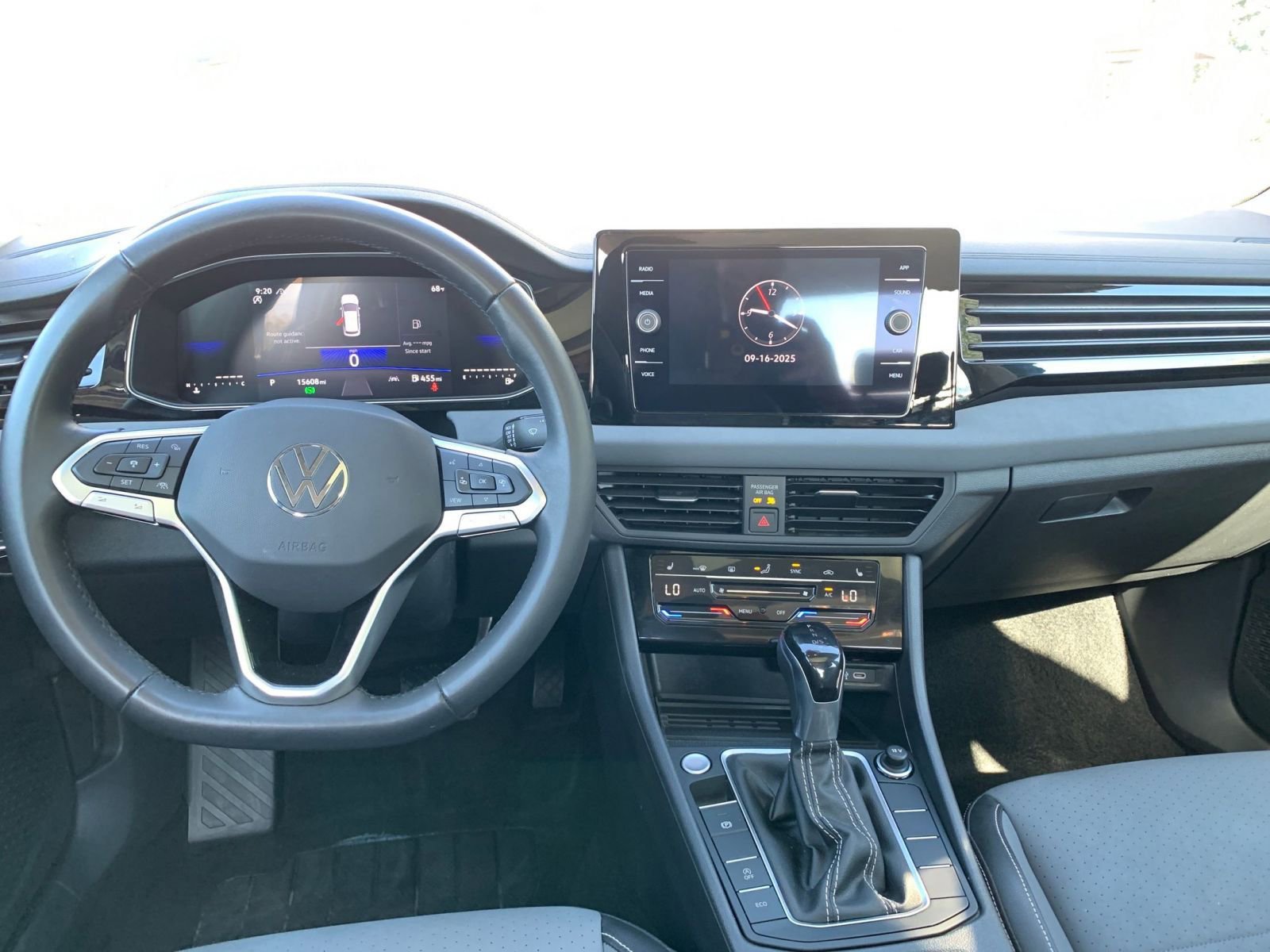 Thumbnail: 2025 Volkswagen Jetta - 32