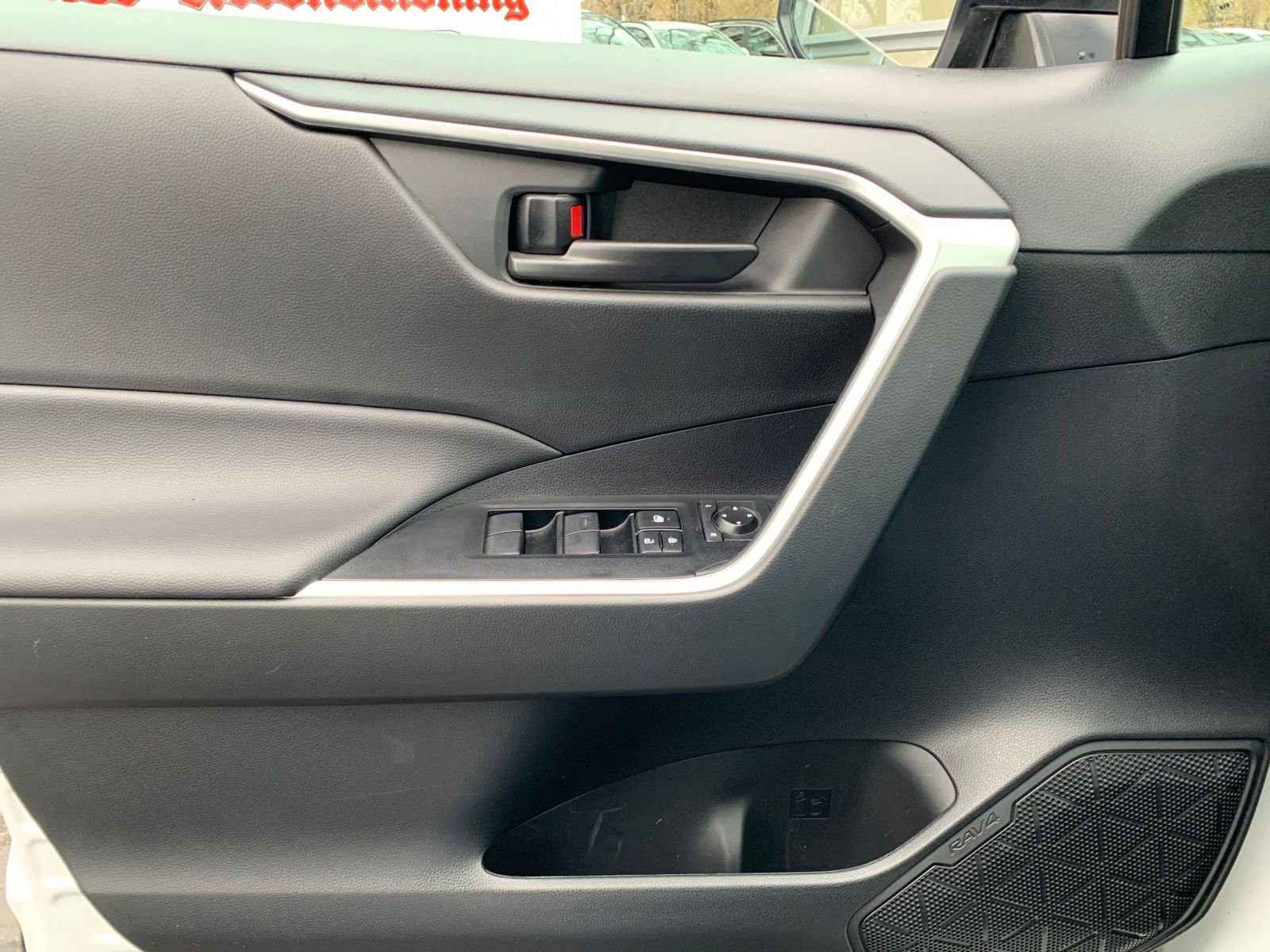 Thumbnail: 2025 Toyota RAV4 - 20