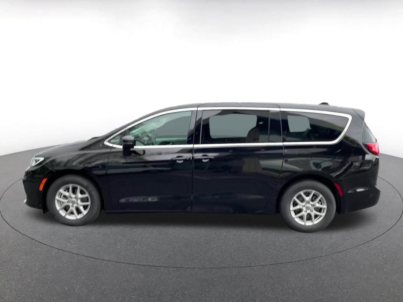 Thumbnail: 2024 Chrysler Pacifica - 8