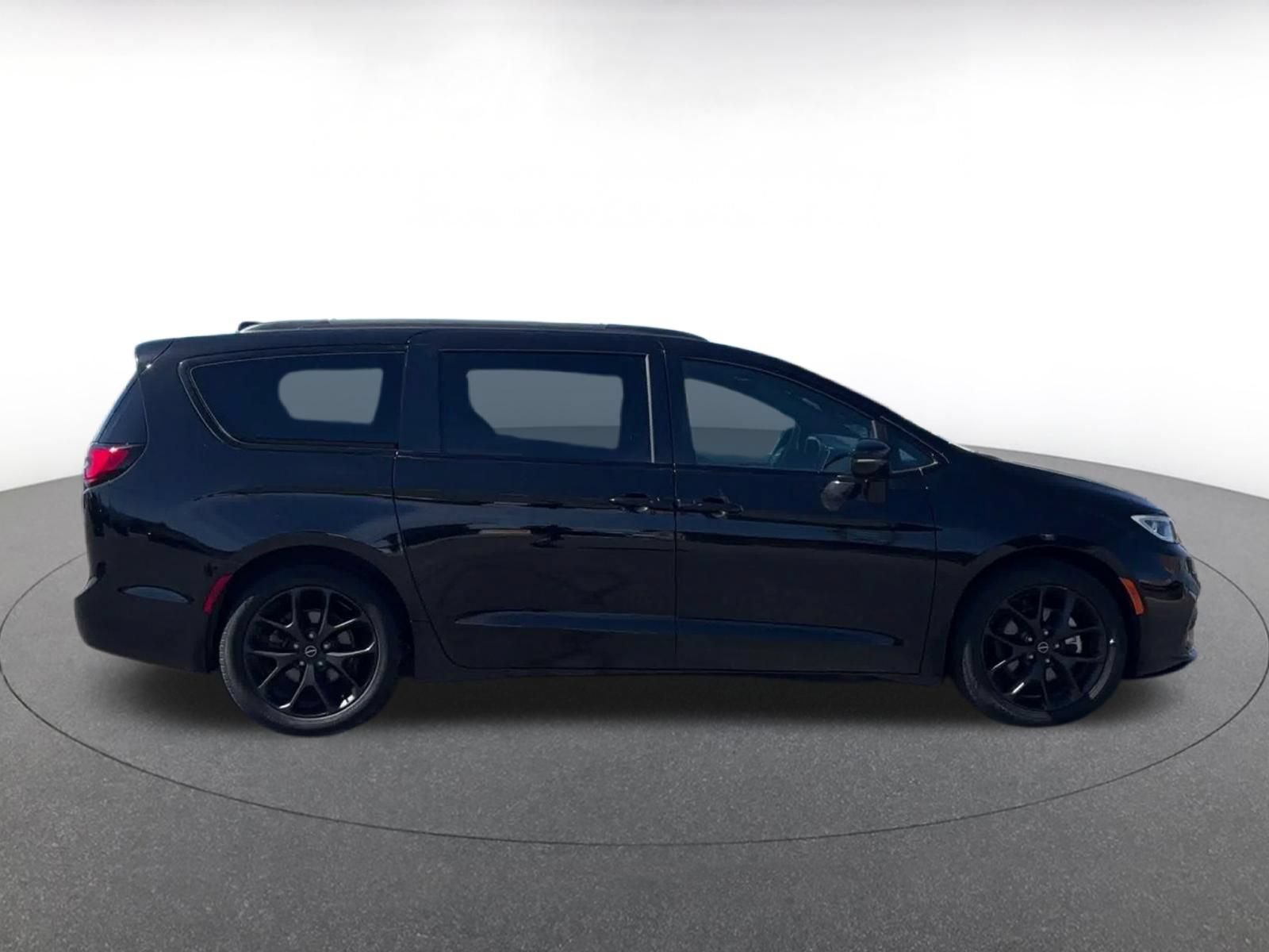 Thumbnail: 2025 Chrysler Pacifica - 15