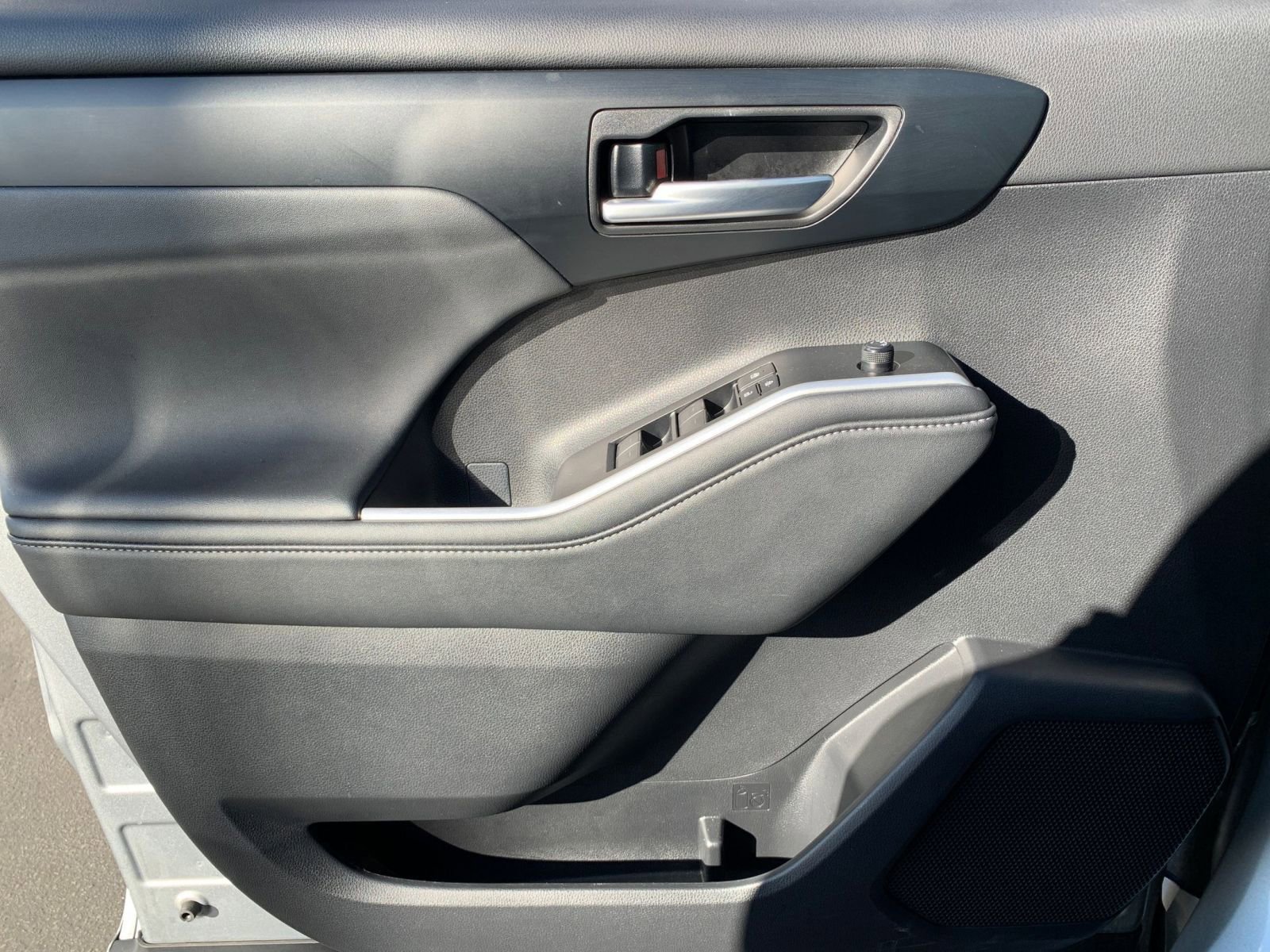 Thumbnail: 2025 Toyota Highlander - 18