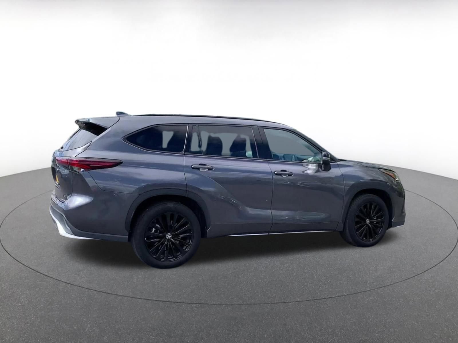 Thumbnail: 2025 Toyota Highlander - 15