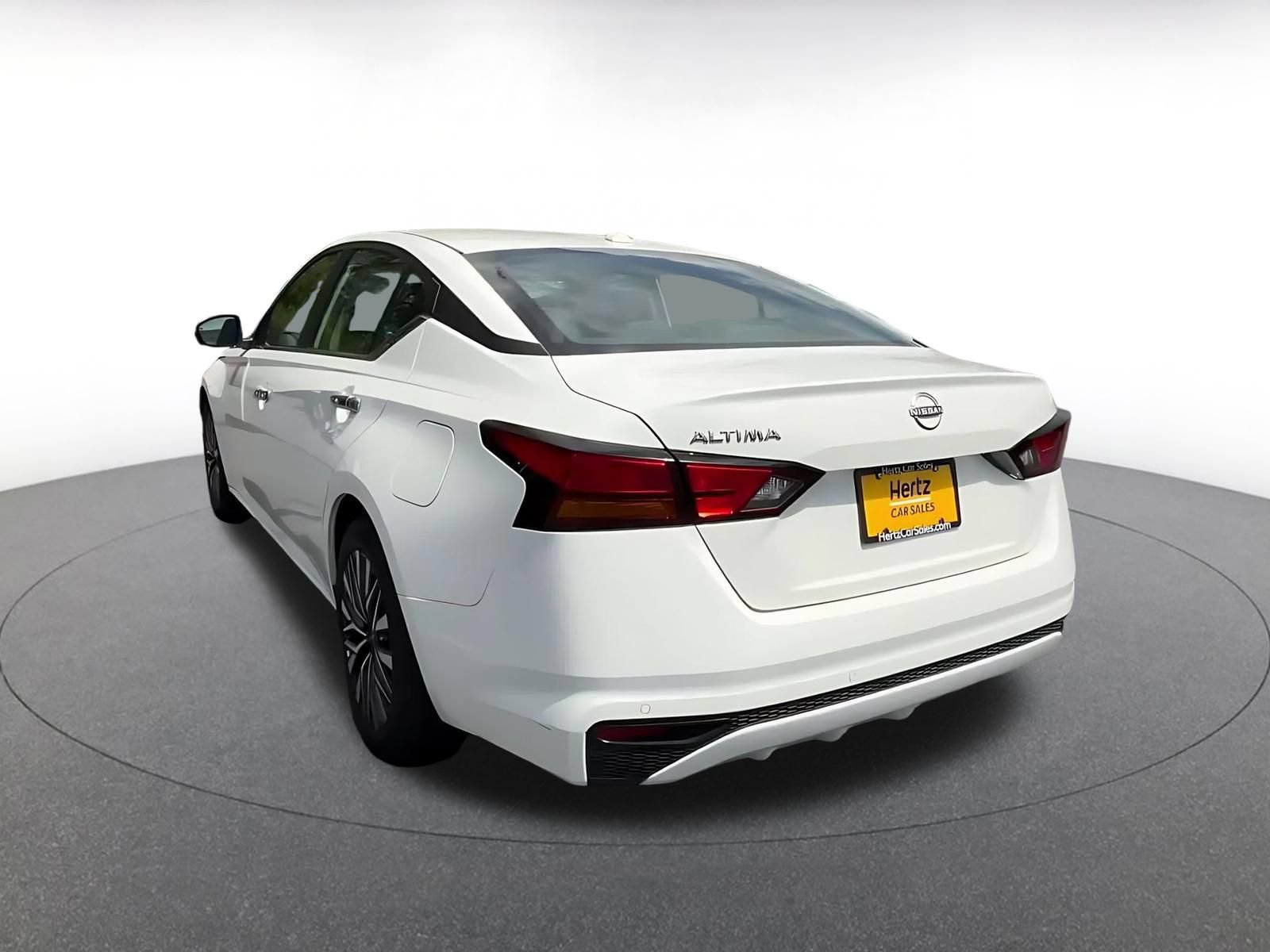Thumbnail: 2025 Nissan Altima - 9