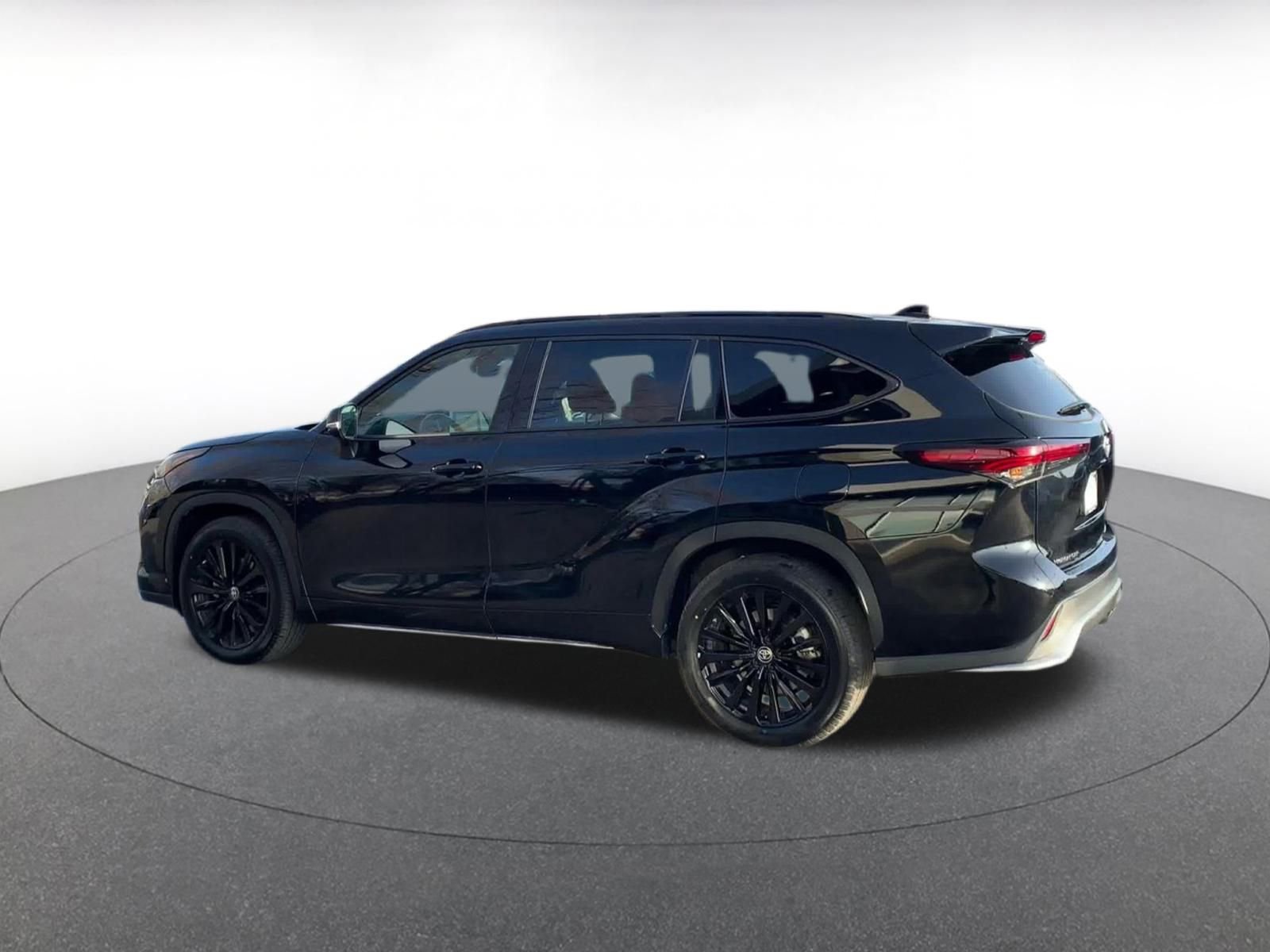 Thumbnail: 2025 Toyota Highlander - 10