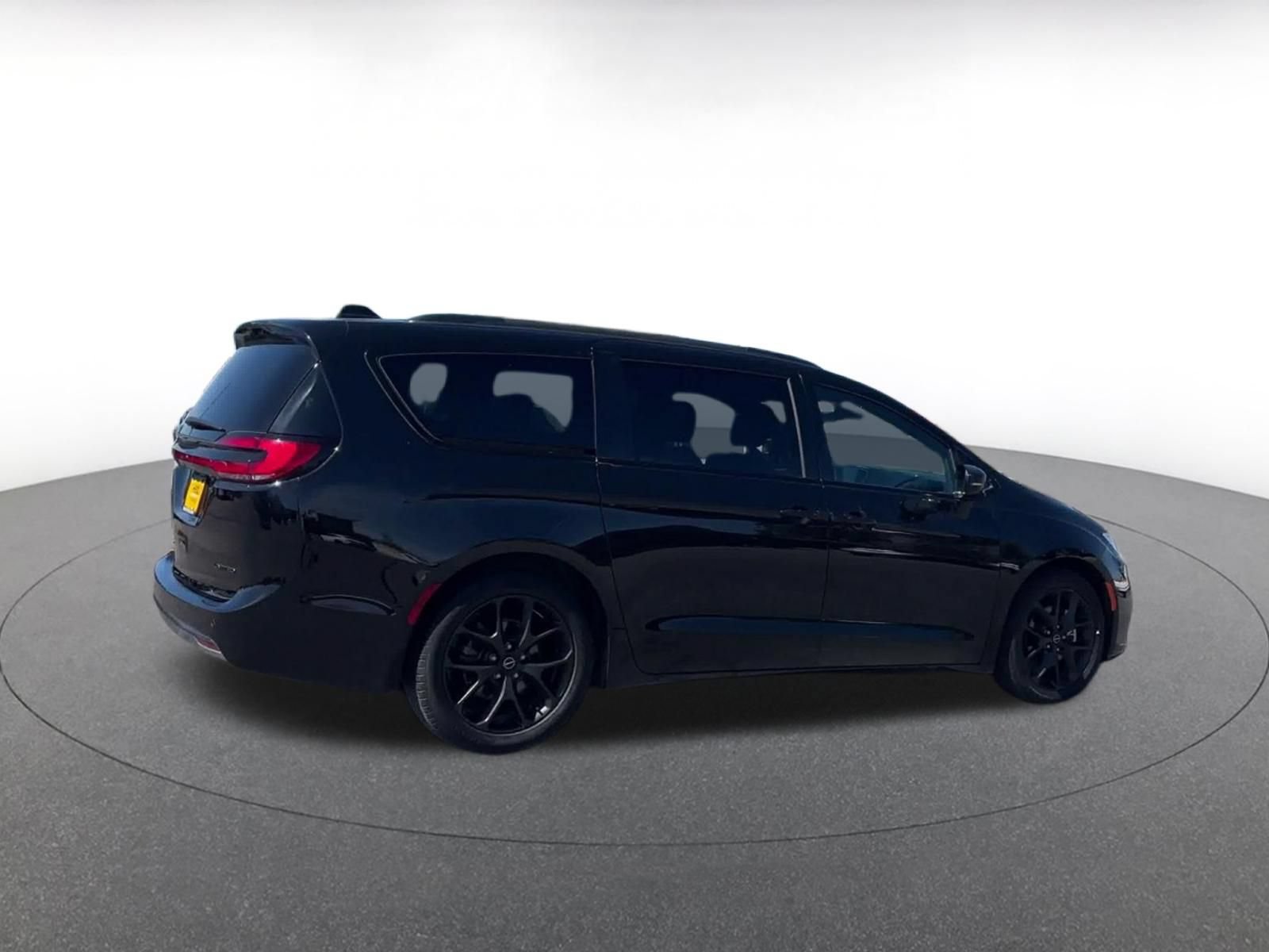 Thumbnail: 2025 Chrysler Pacifica - 14