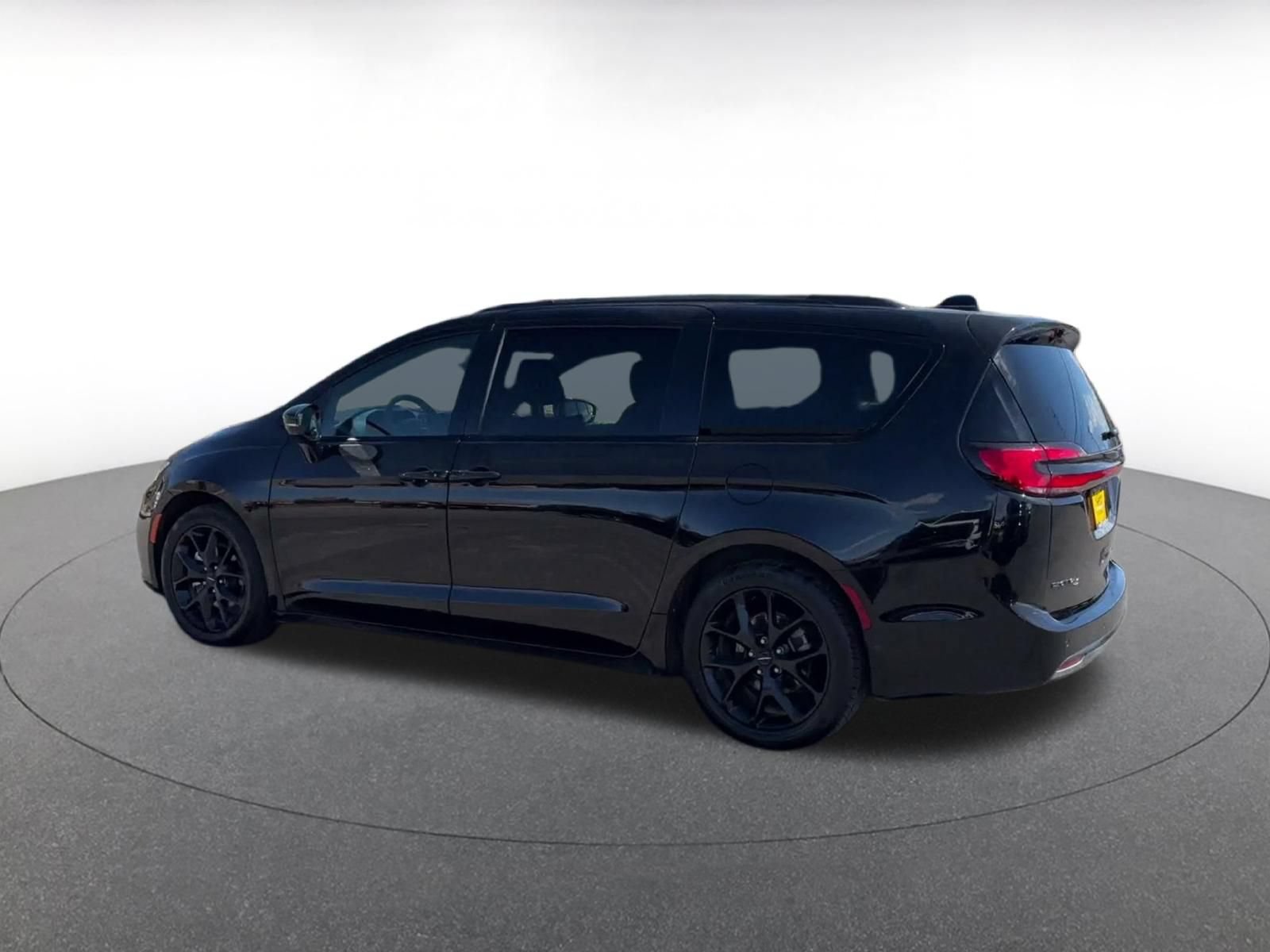 Thumbnail: 2025 Chrysler Pacifica - 9