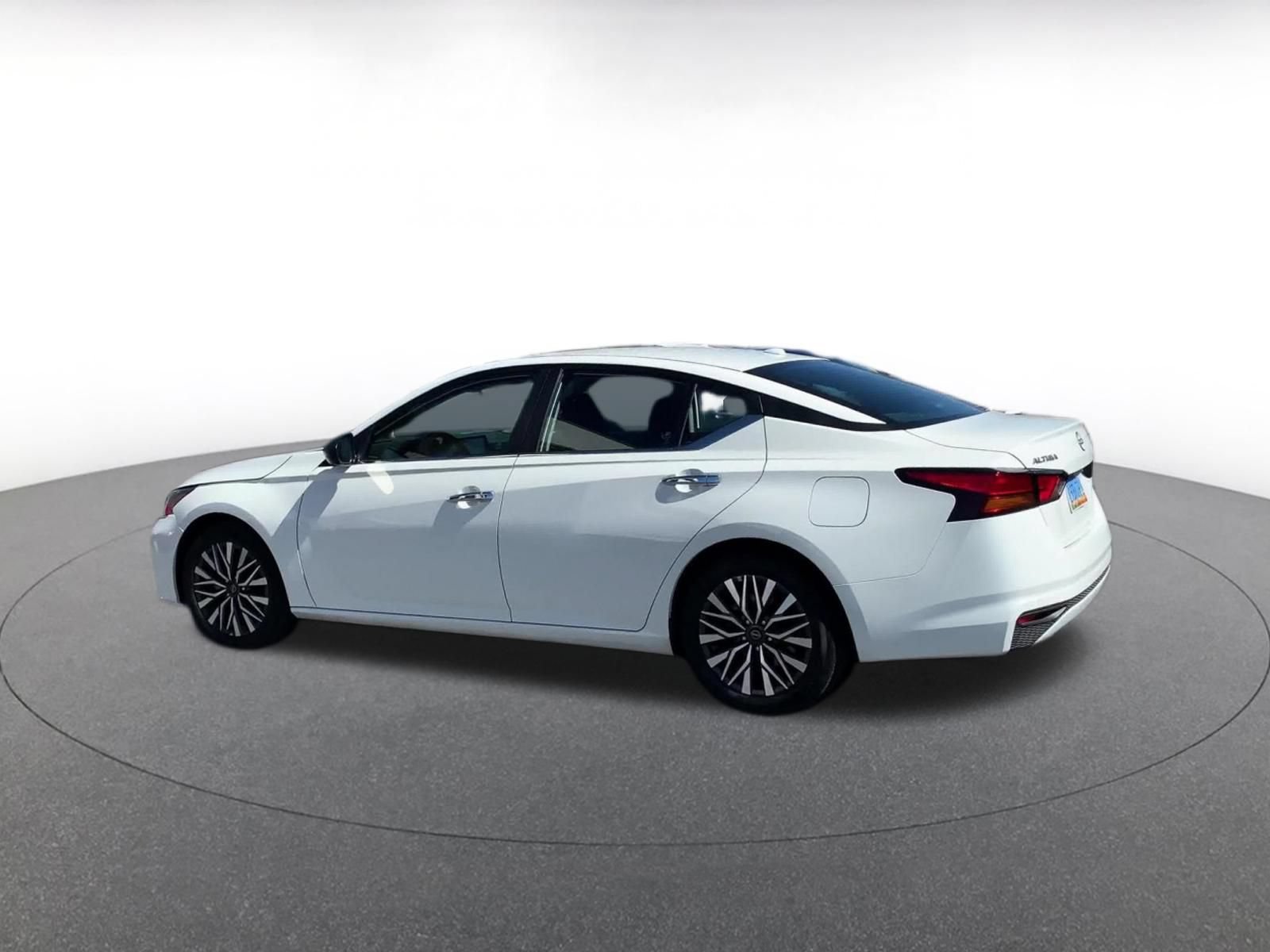 Thumbnail: 2025 Nissan Altima - 9