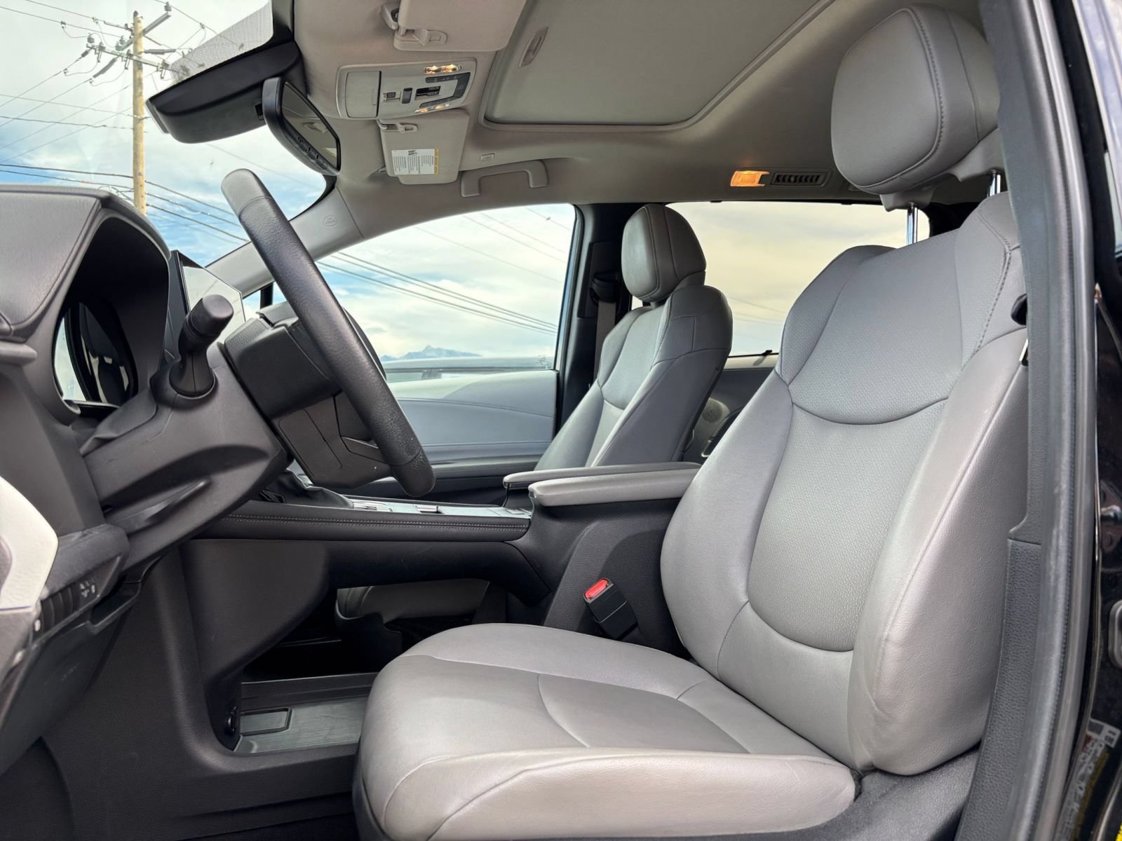 Thumbnail: 2025 Toyota Sienna - 27