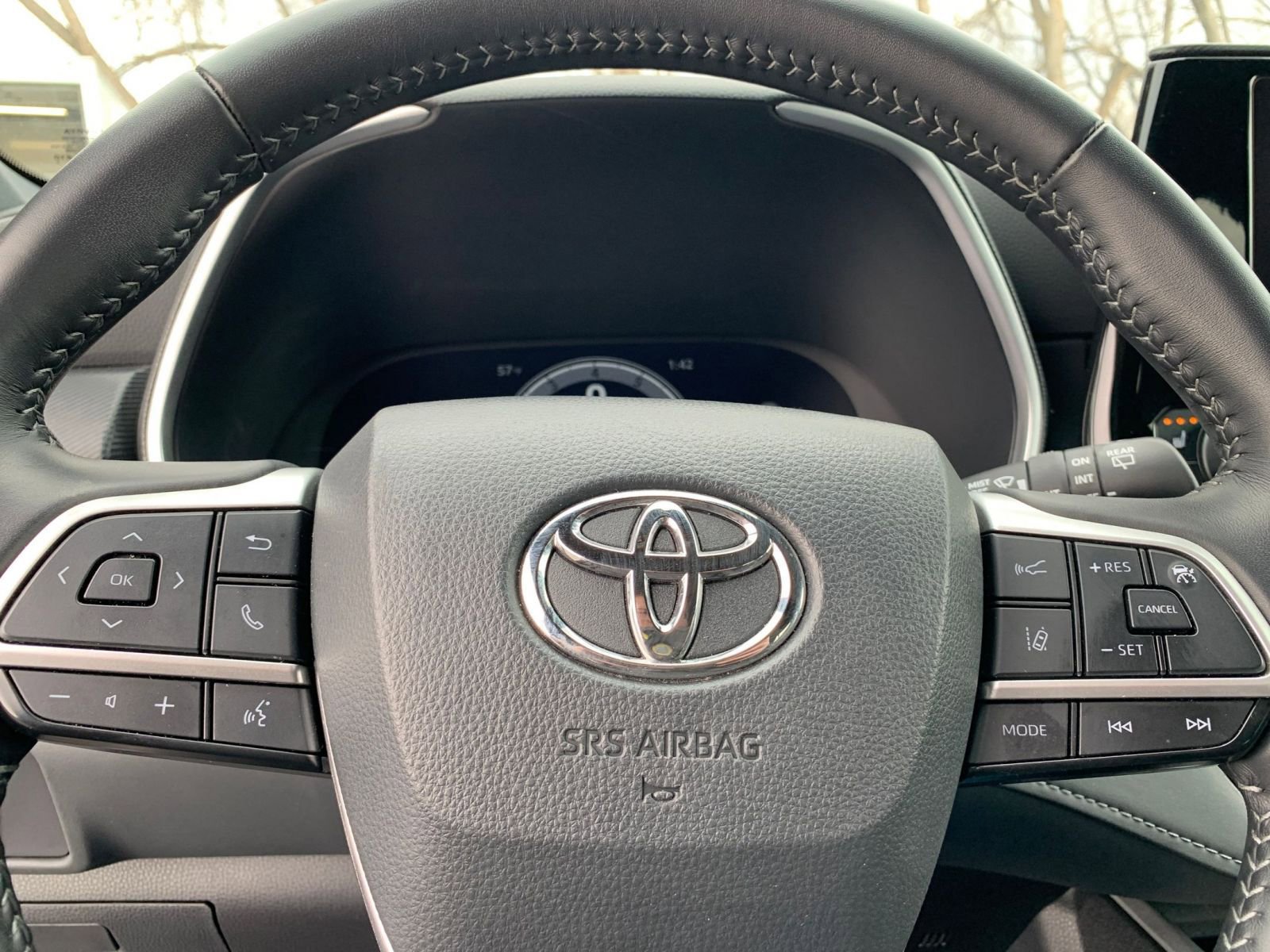 Thumbnail: 2025 Toyota Highlander - 29