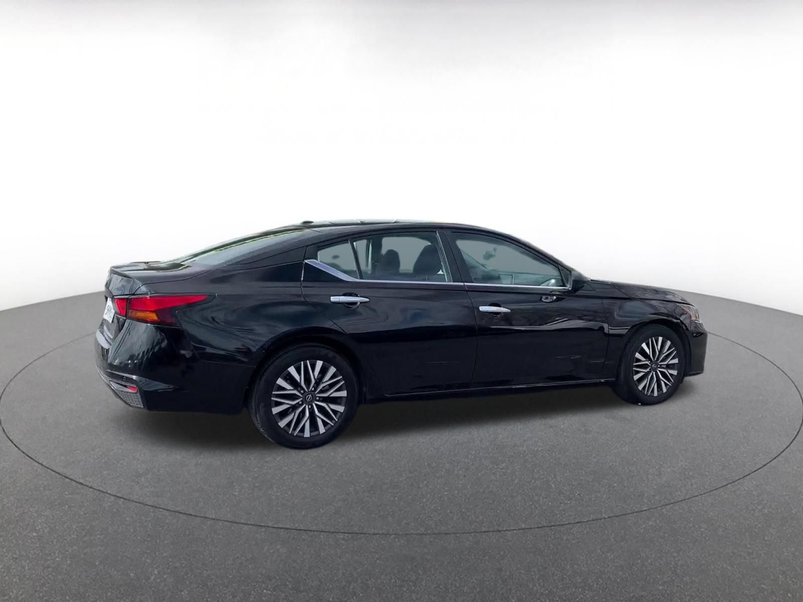 Thumbnail: 2025 Nissan Altima - 12