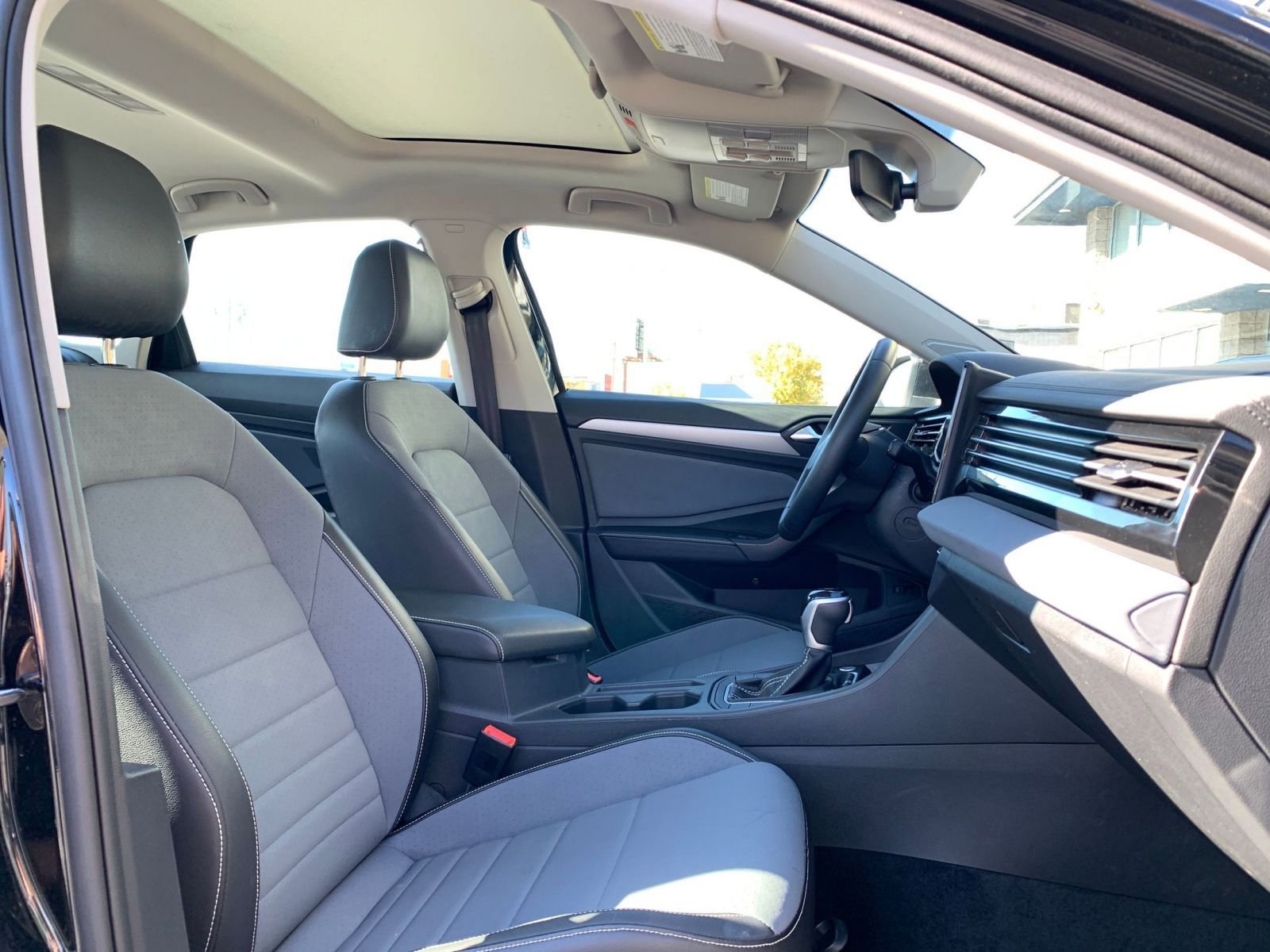 Thumbnail: 2025 Volkswagen Jetta - 35