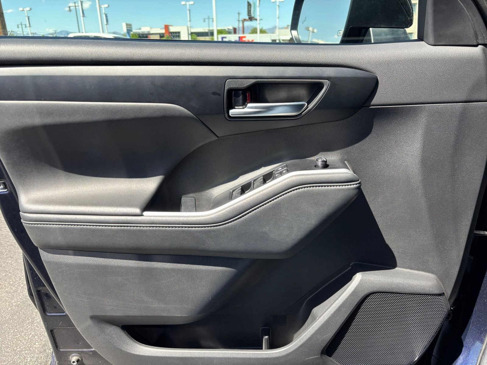 Thumbnail: 2025 Toyota Highlander - 18