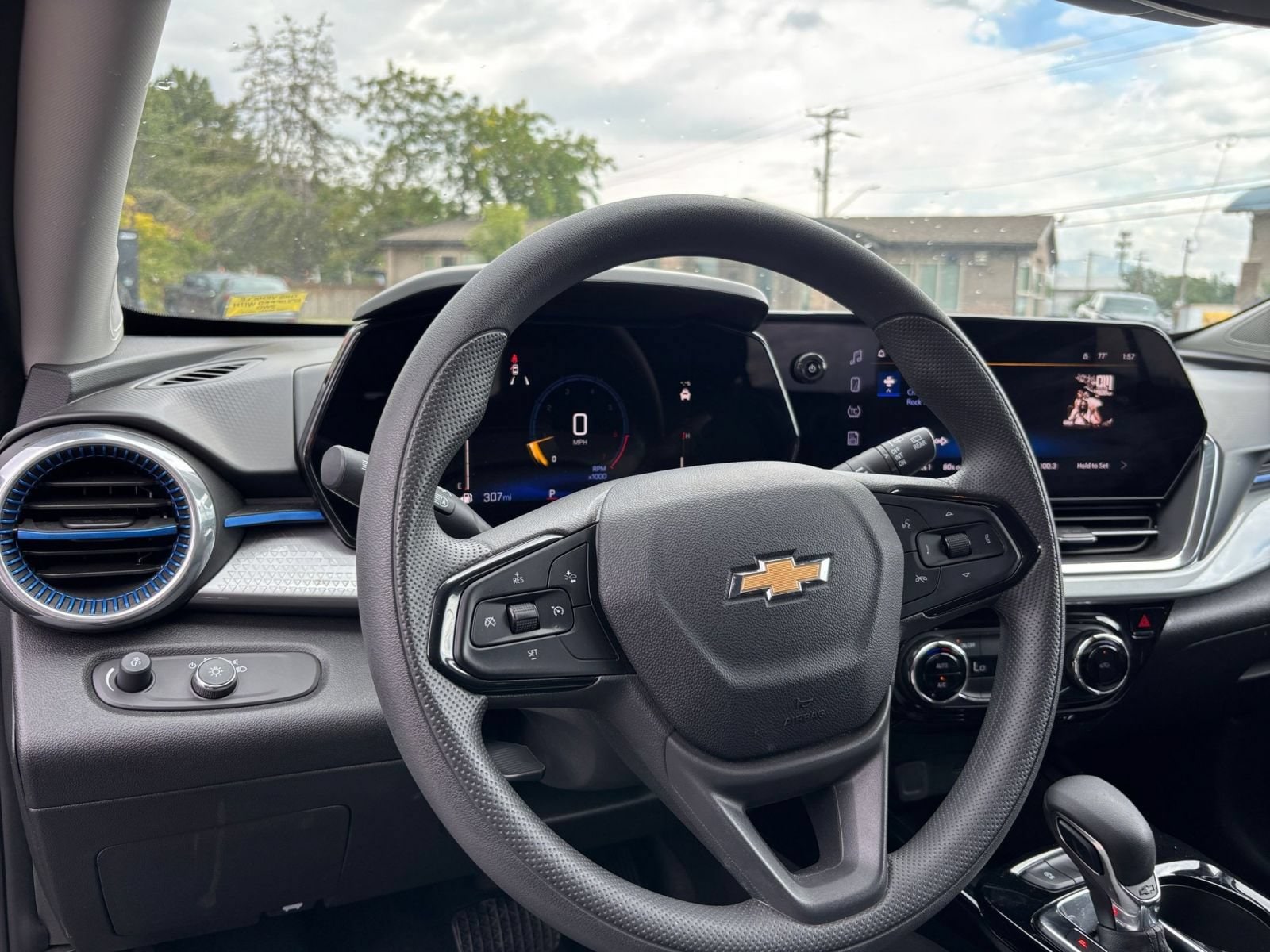 Thumbnail: 2025 Chevrolet Trax - 28