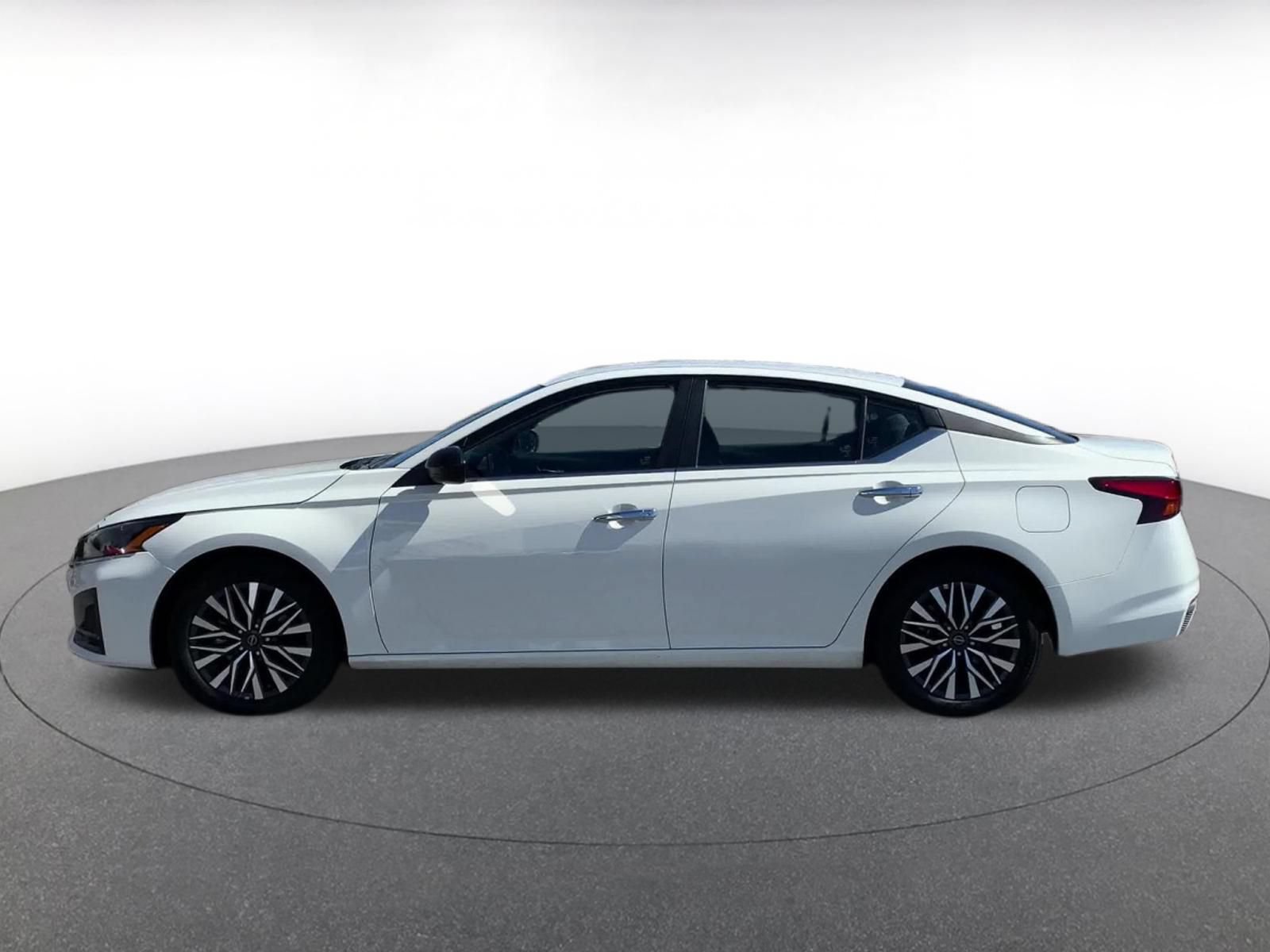 Thumbnail: 2025 Nissan Altima - 8