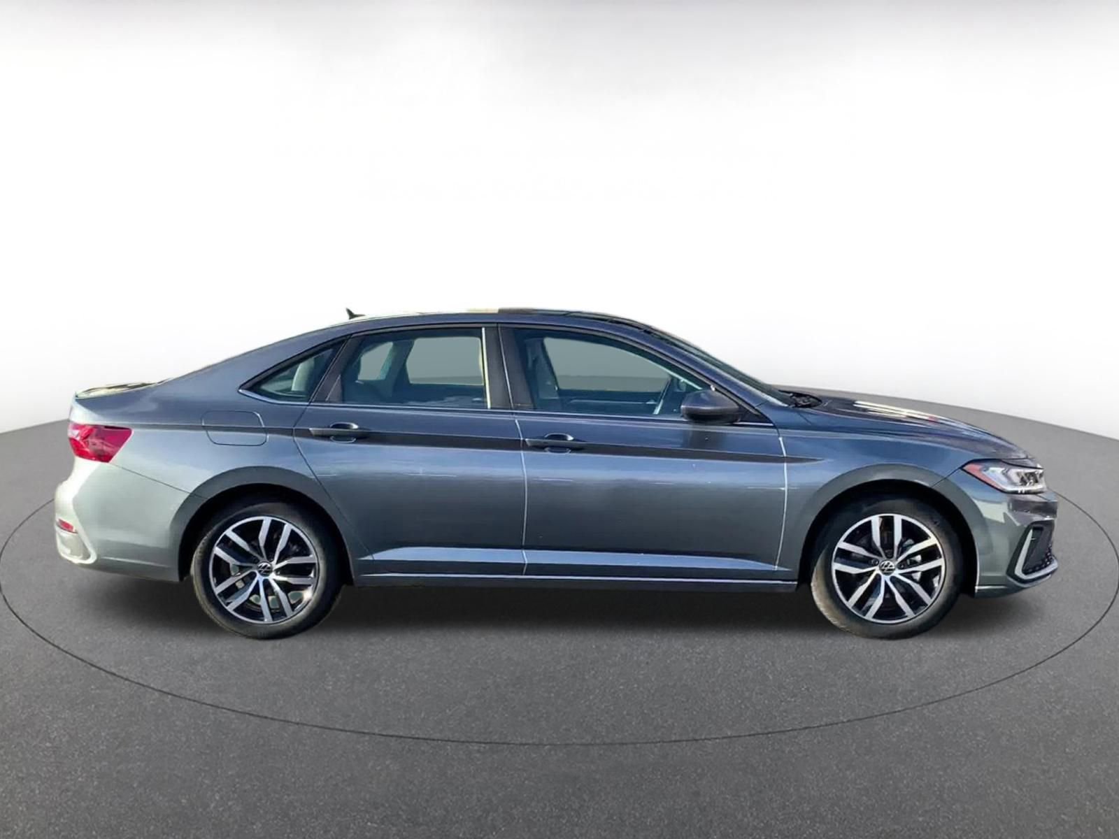 Thumbnail: 2025 Volkswagen Jetta - 16